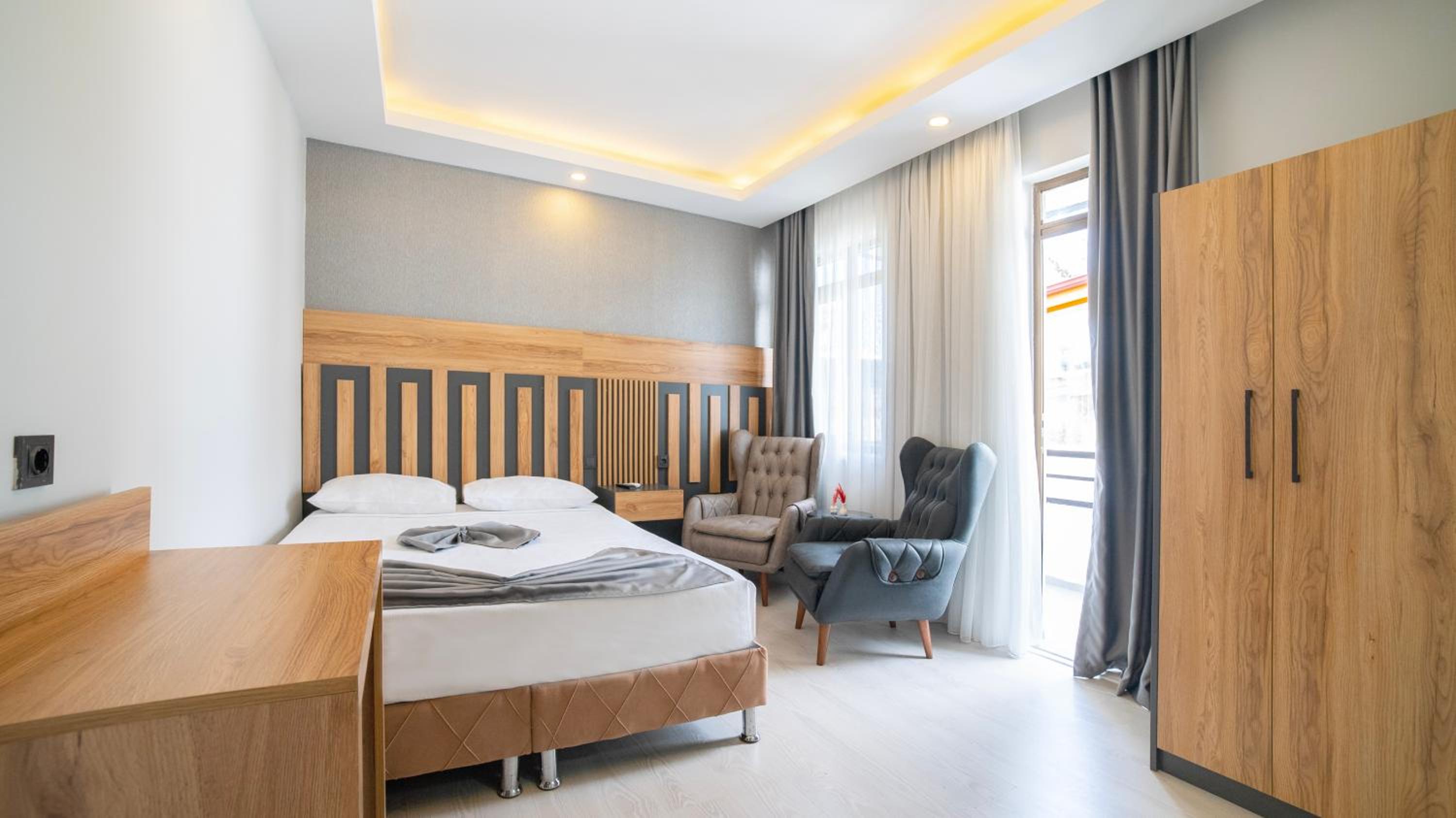 Suite with Pool View