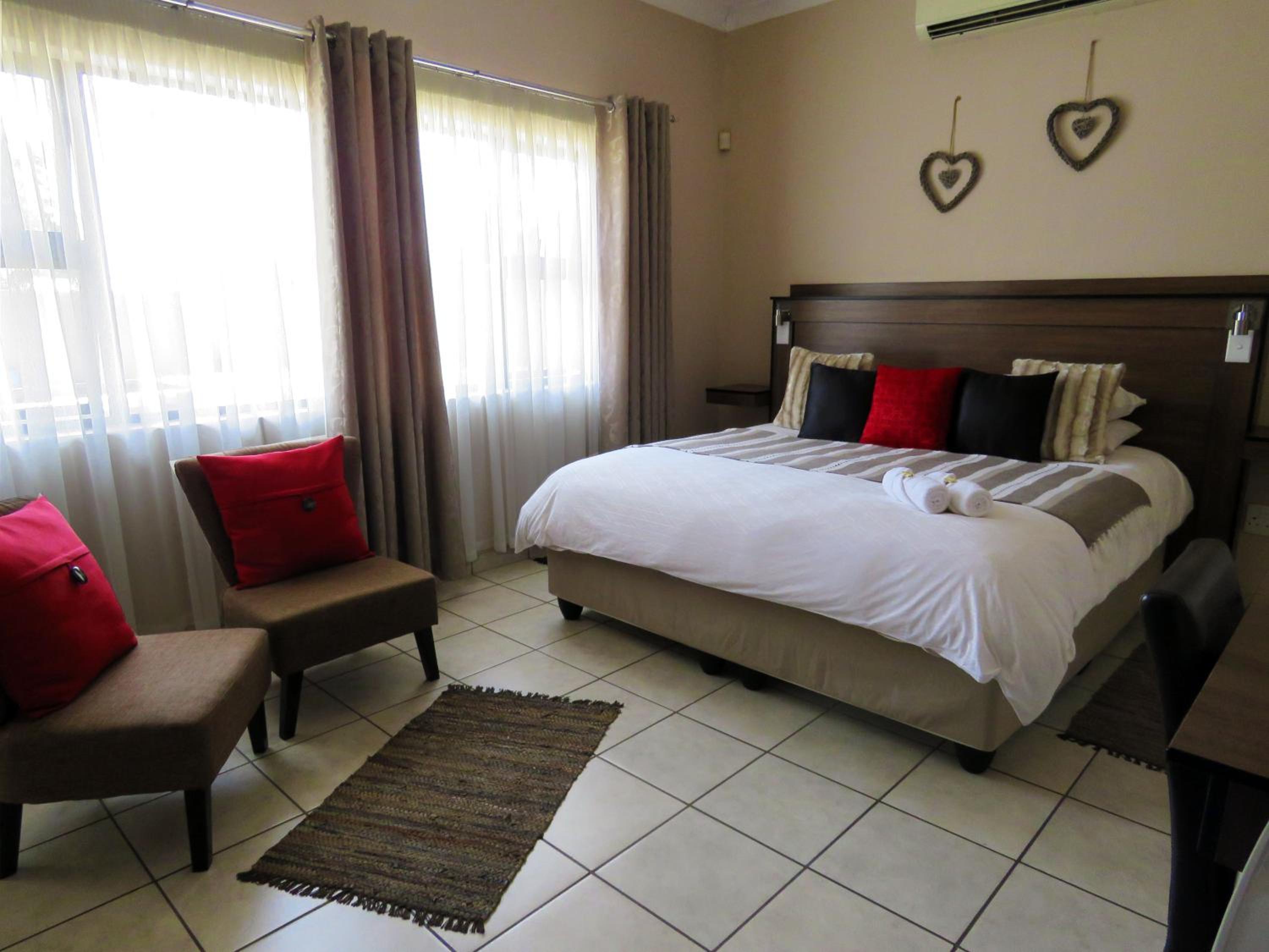 Executive Room with Bath and Shower - Photo 6