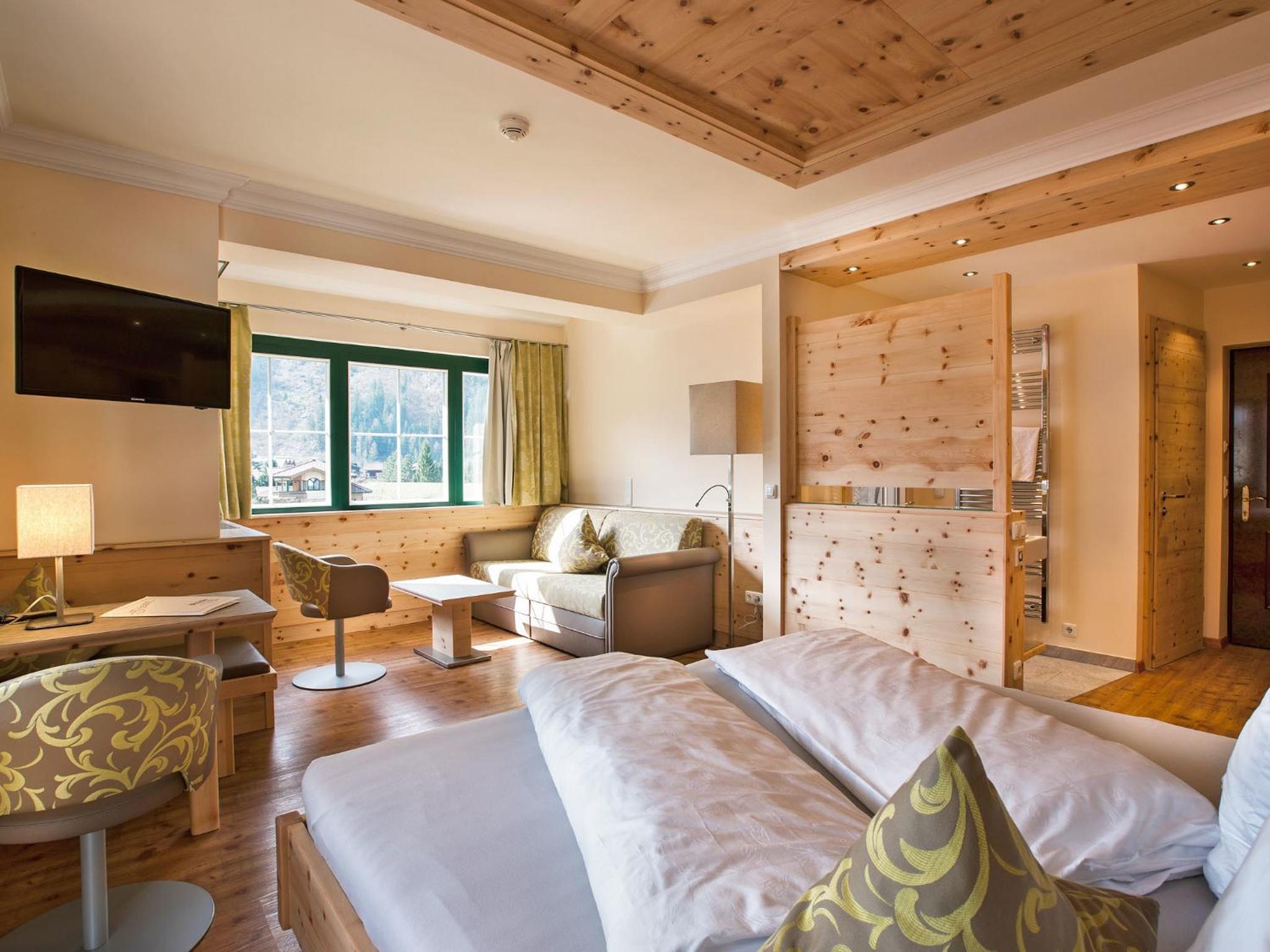 Suite - Photo 12