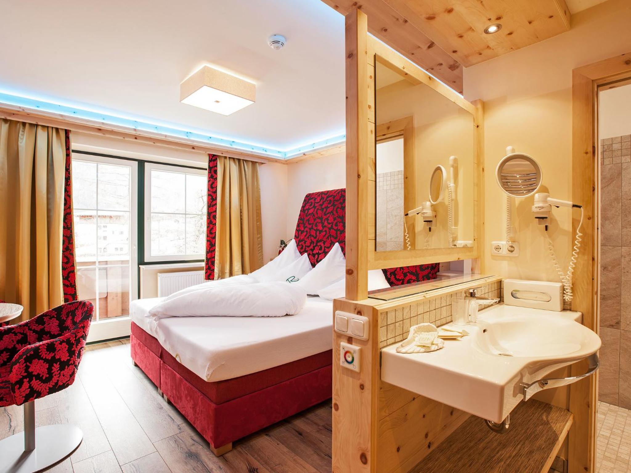 Deluxe Double Room - Photo 21