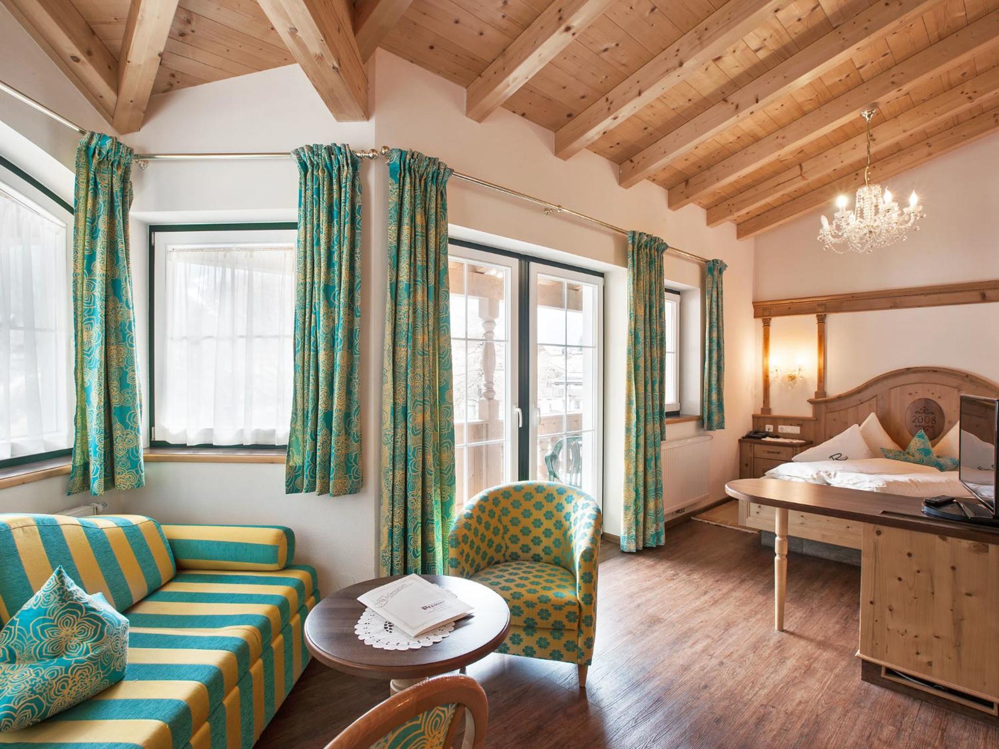 Suite - Photo 16