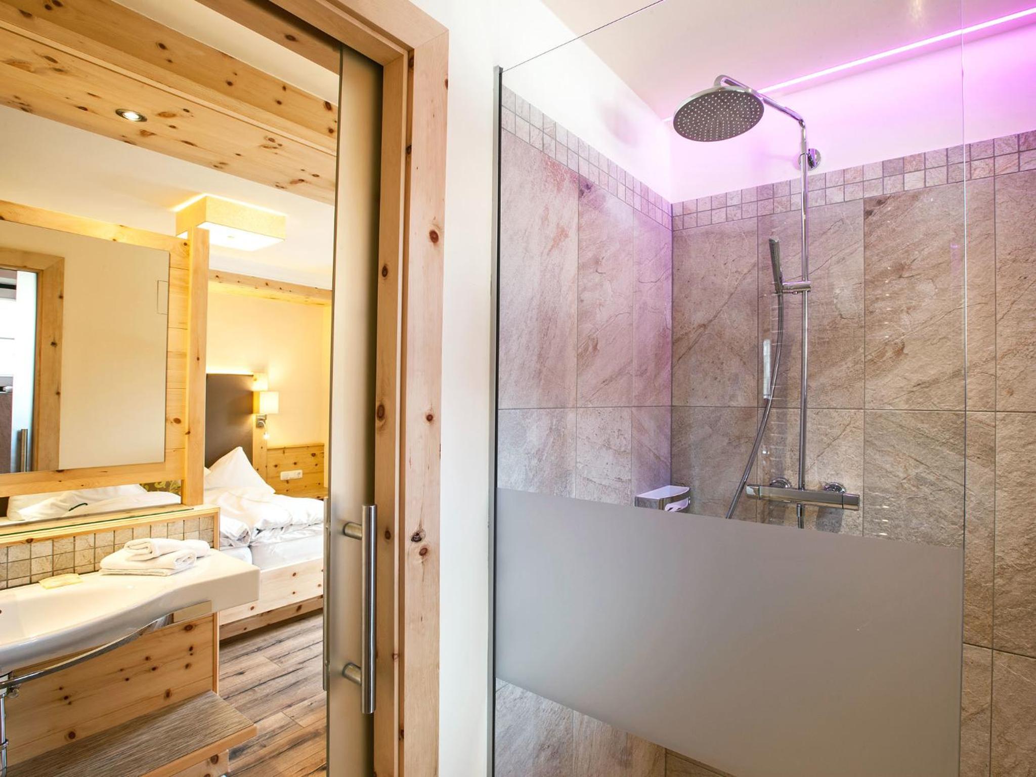 Suite - Photo 14