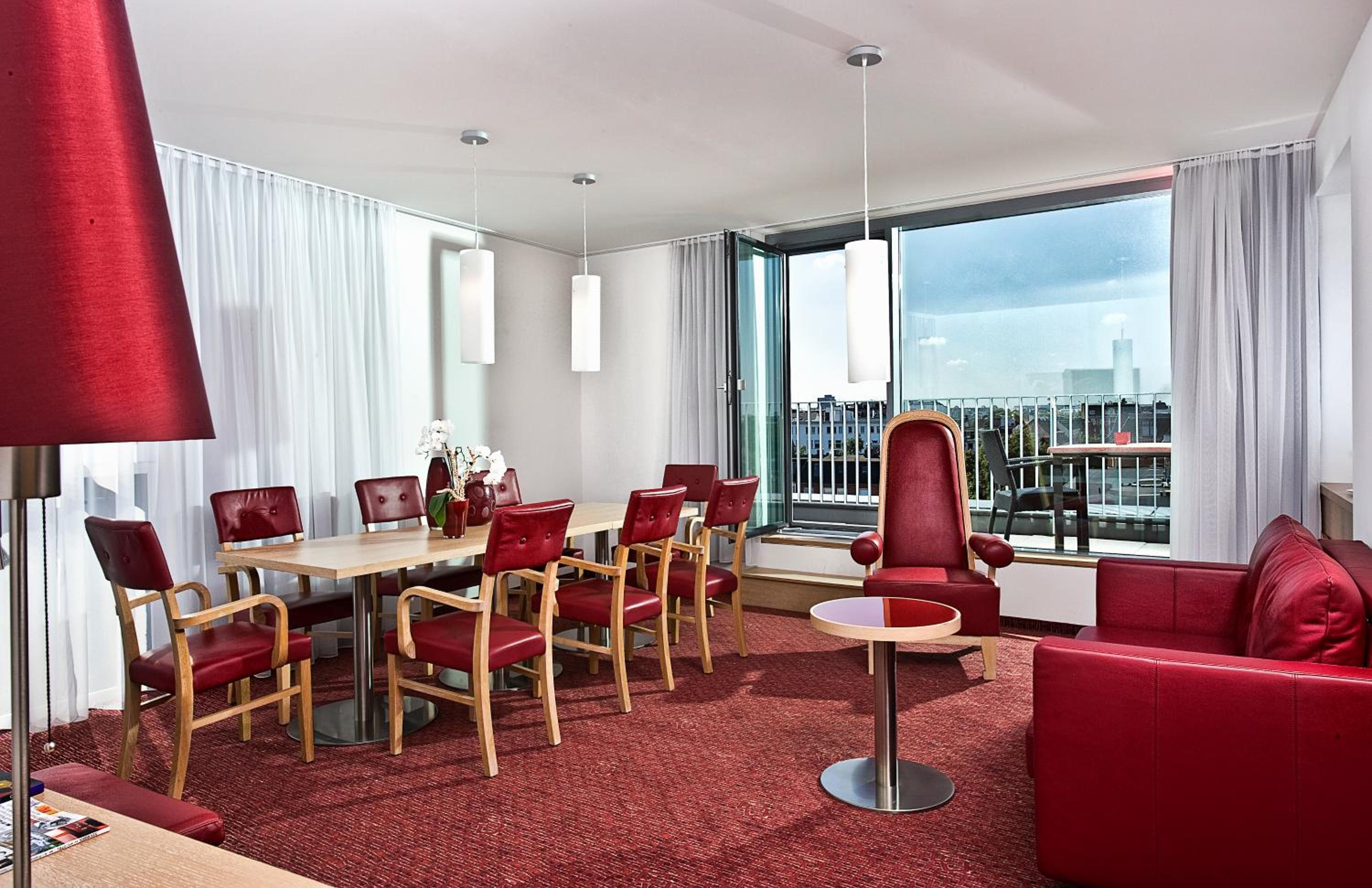 Suite - Photo 9