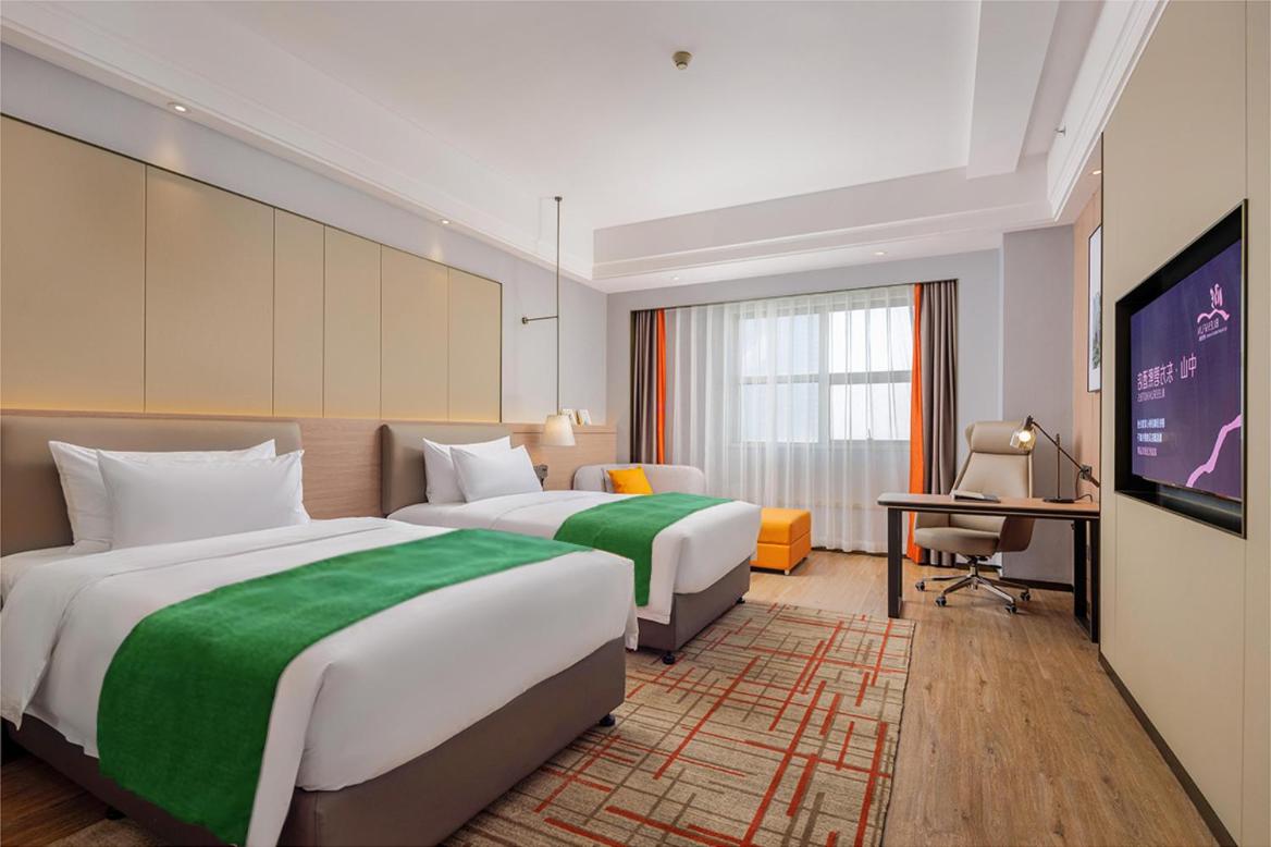 Deluxe City View Twin Room photo 1