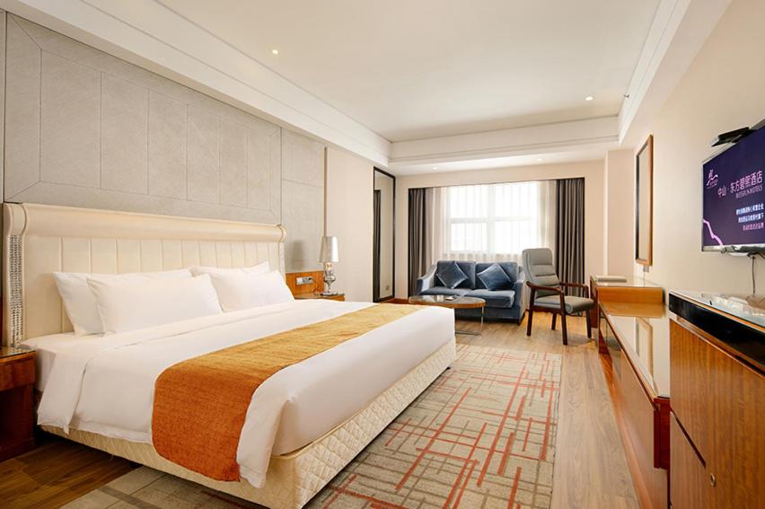 Elegant City View King Room photo 2