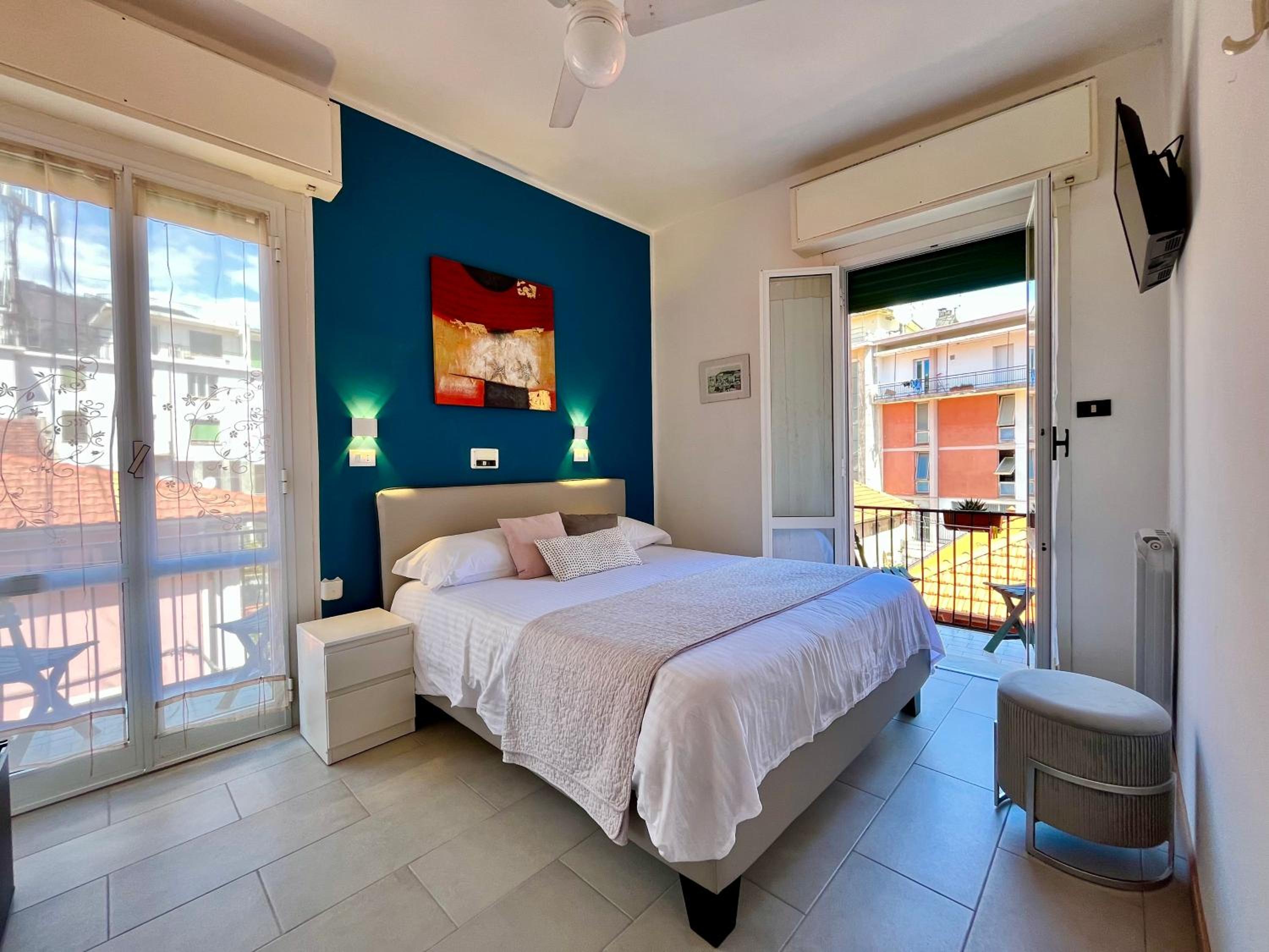 Double Room with Balcony - Photo 1