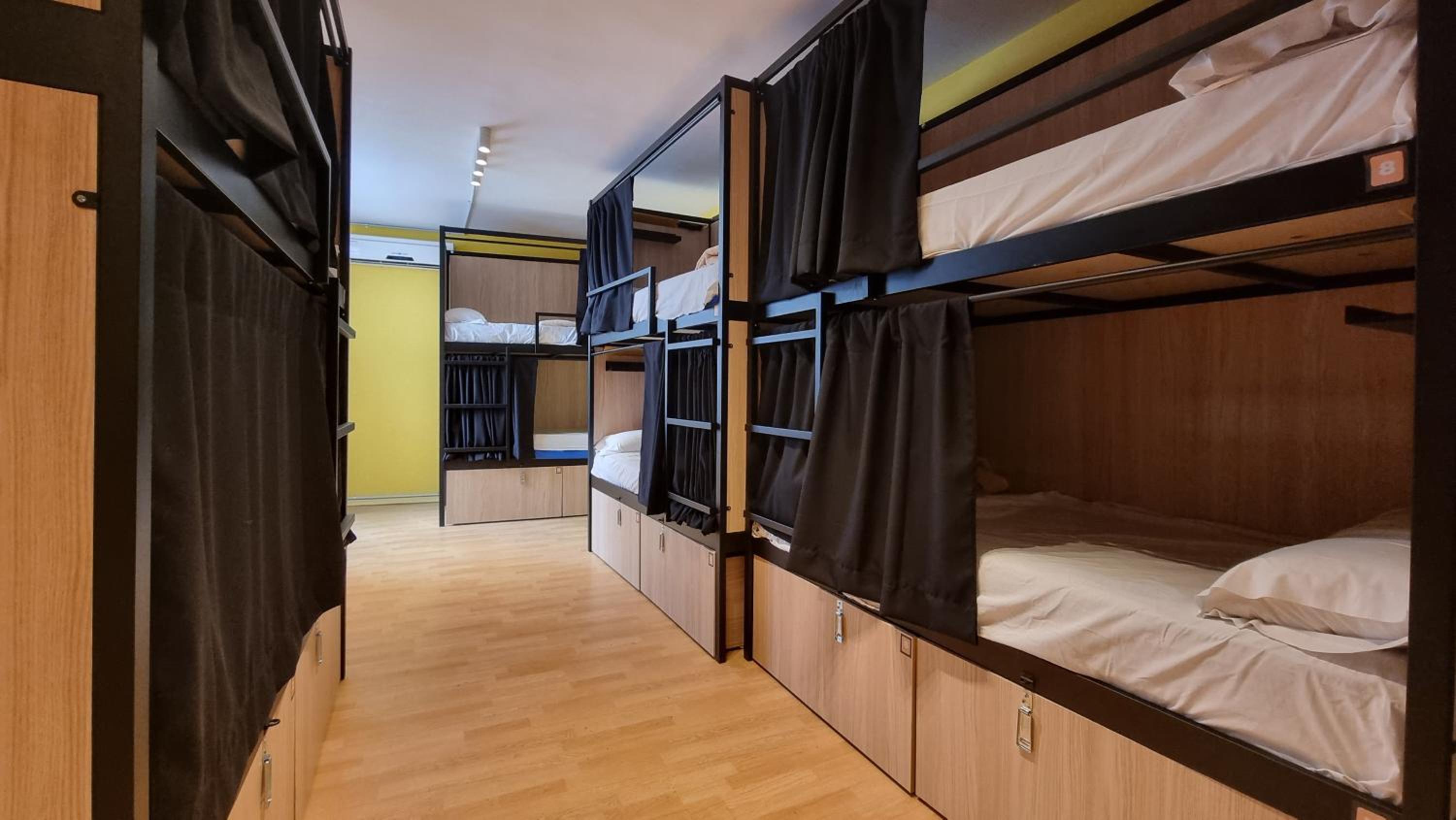Cama en Dormitorio Mixto de 10 Camas