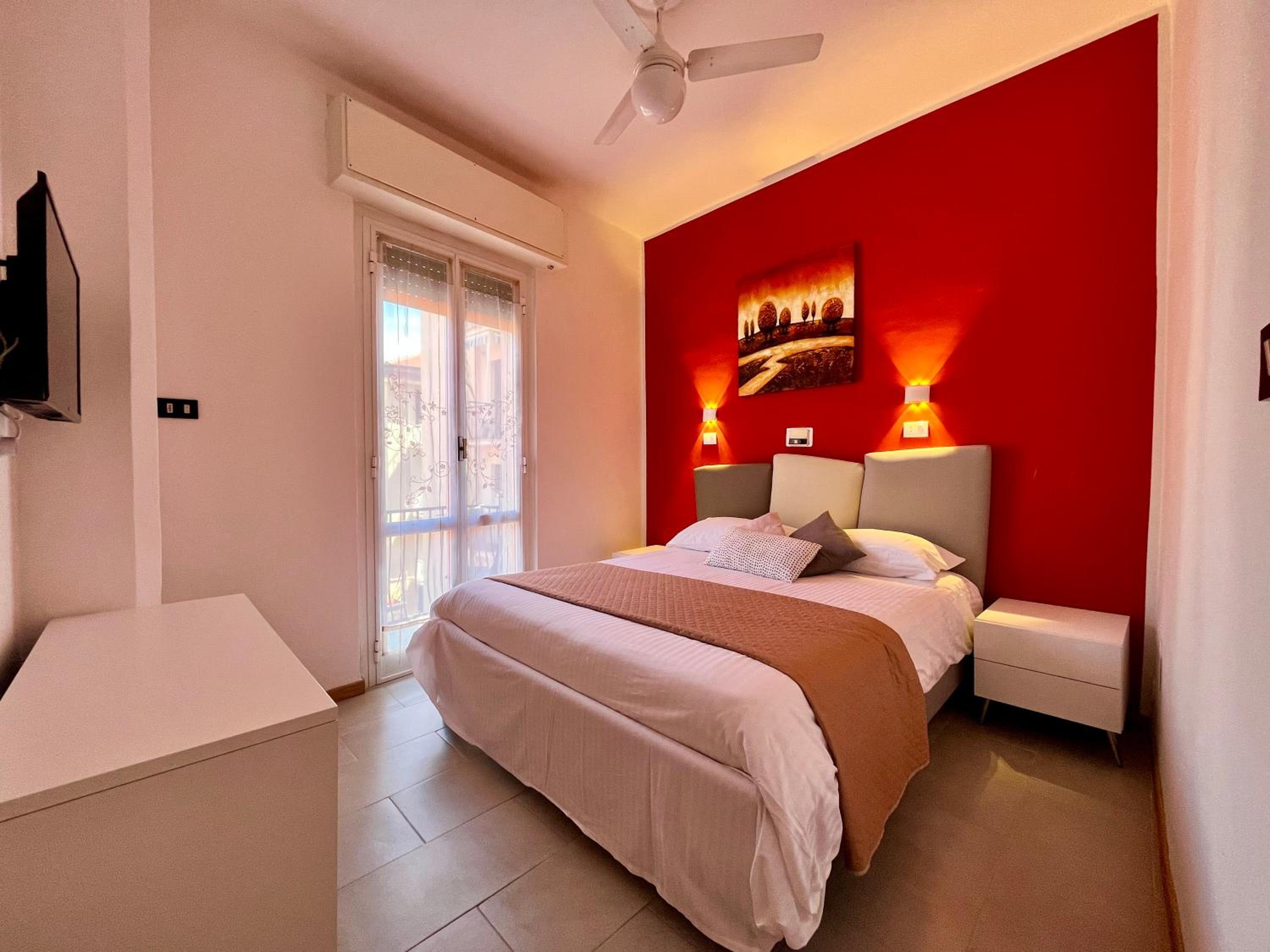 Double Room with Balcony - Photo 4