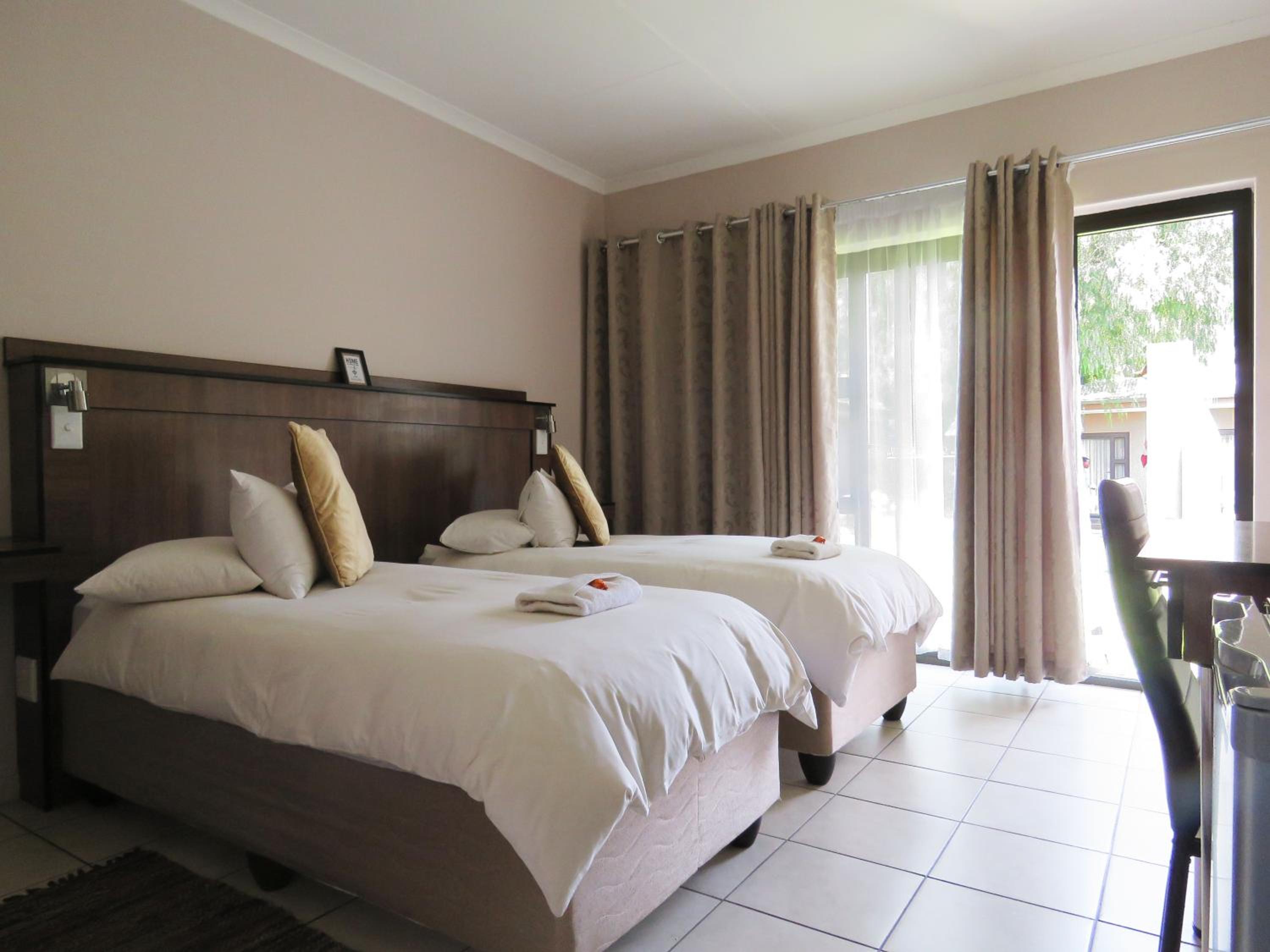  Twin Room with Shower - Photo 12