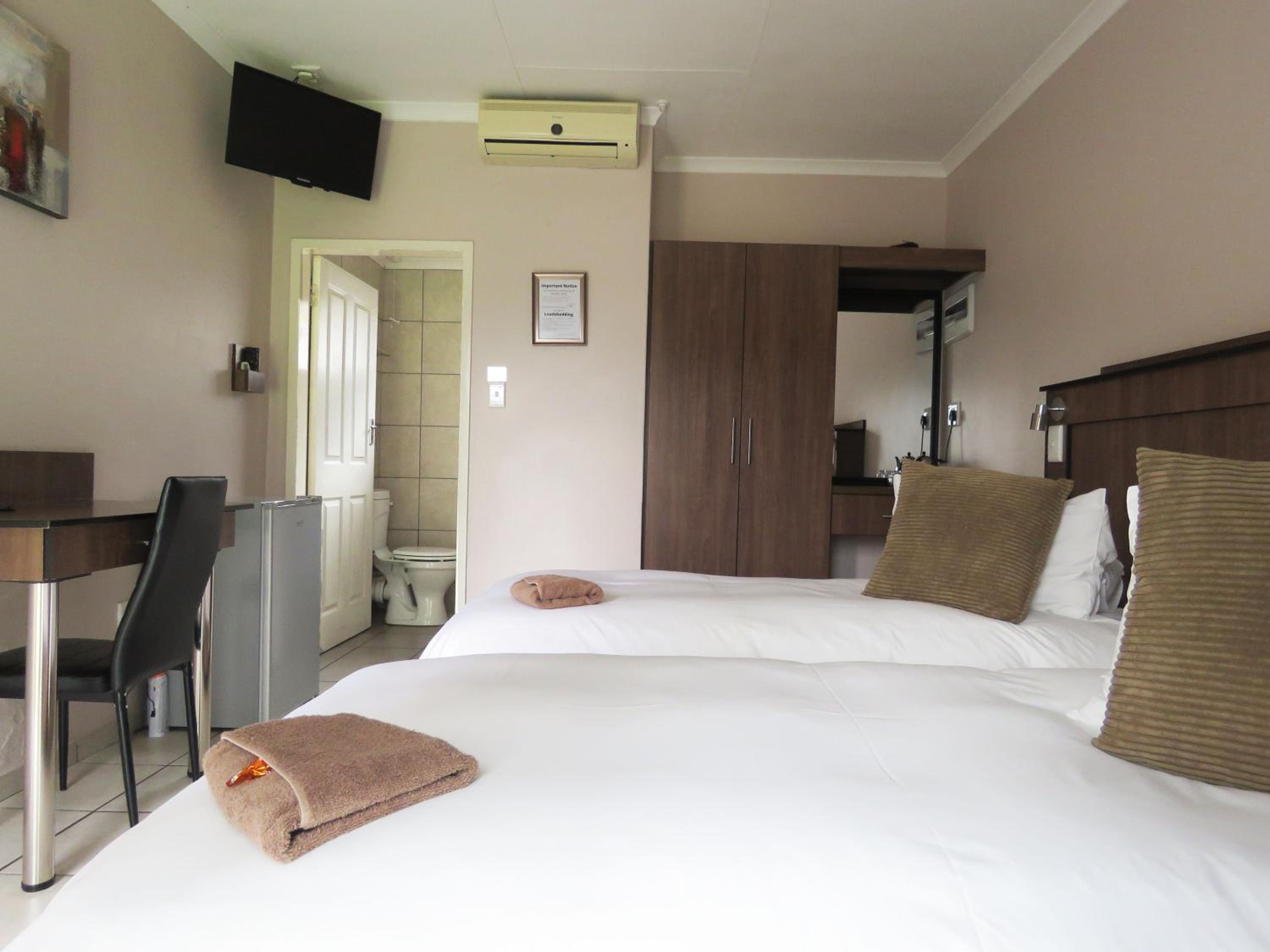  Twin Room with Shower - Photo 11
