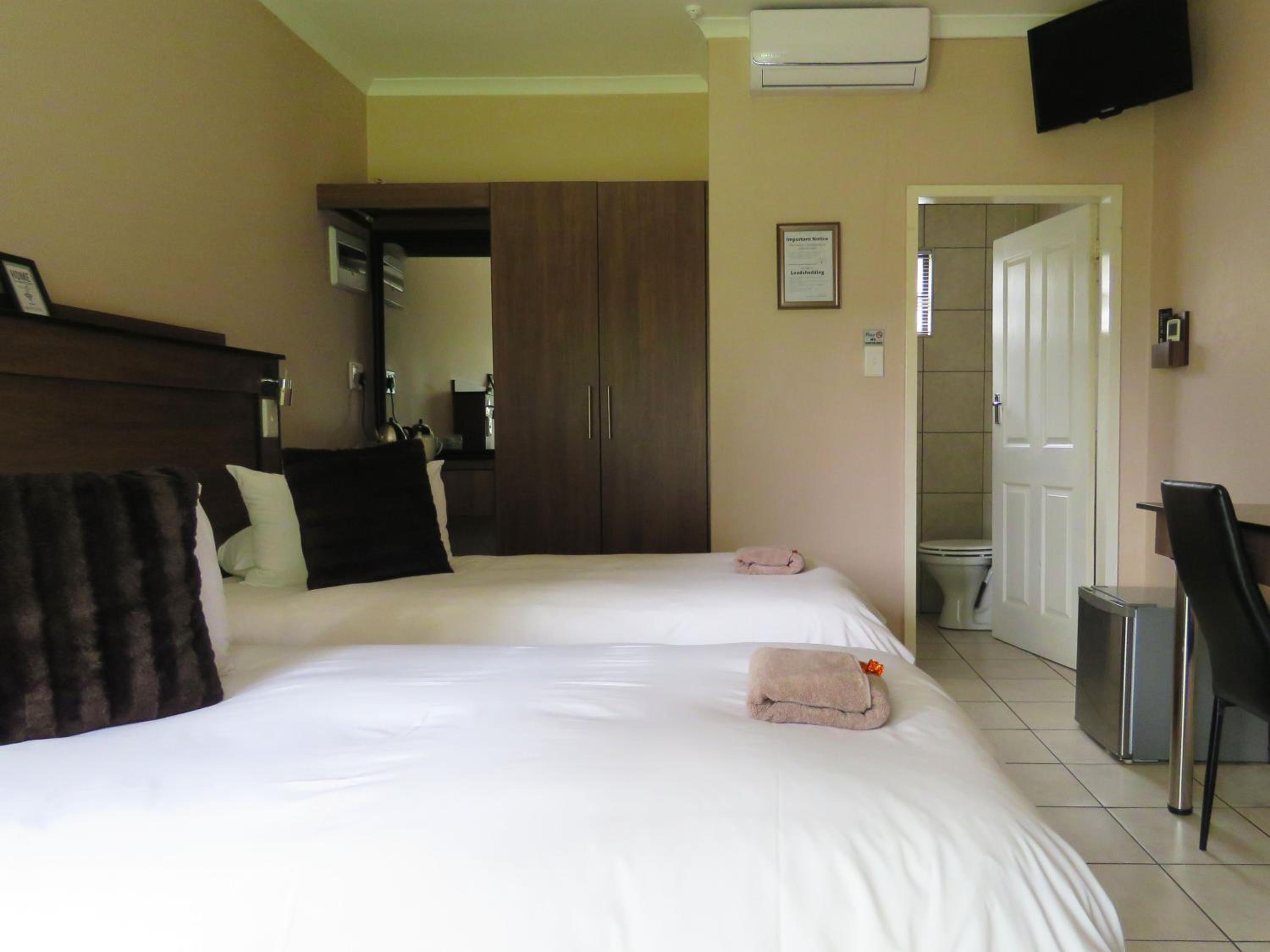  Twin Room with Shower - Photo 7