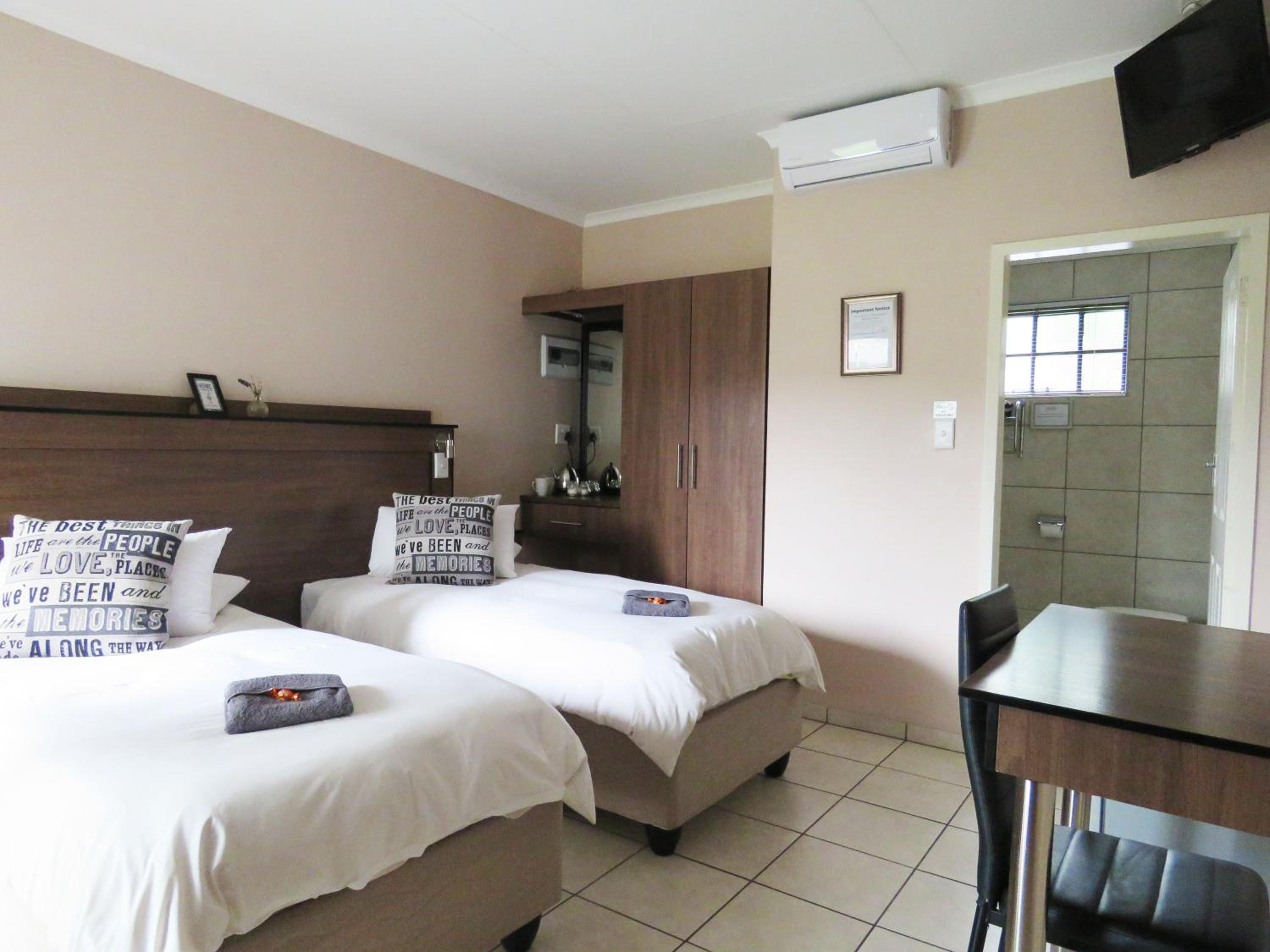  Twin Room with Shower - Photo 1