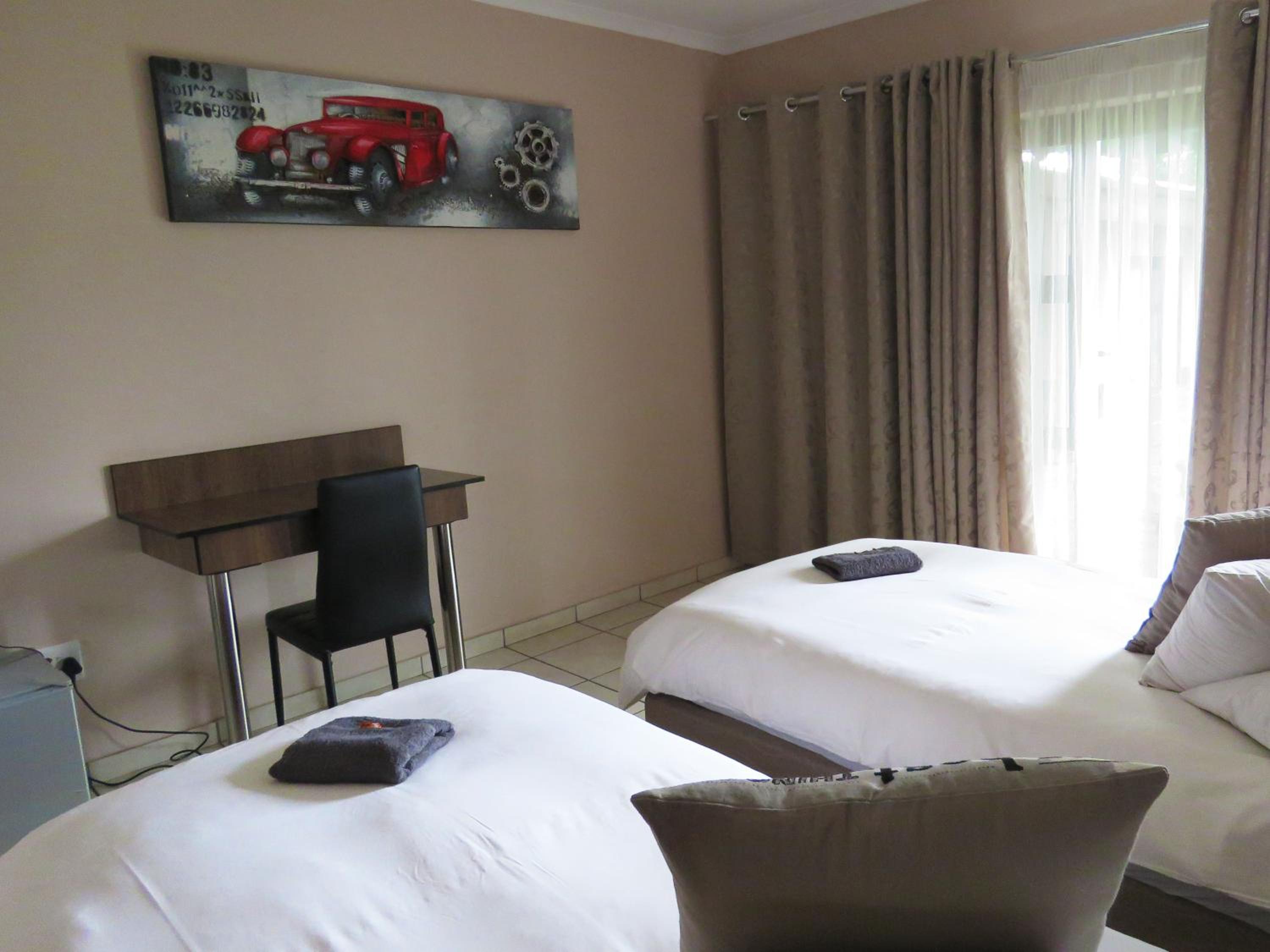  Twin Room with Shower - Photo 3