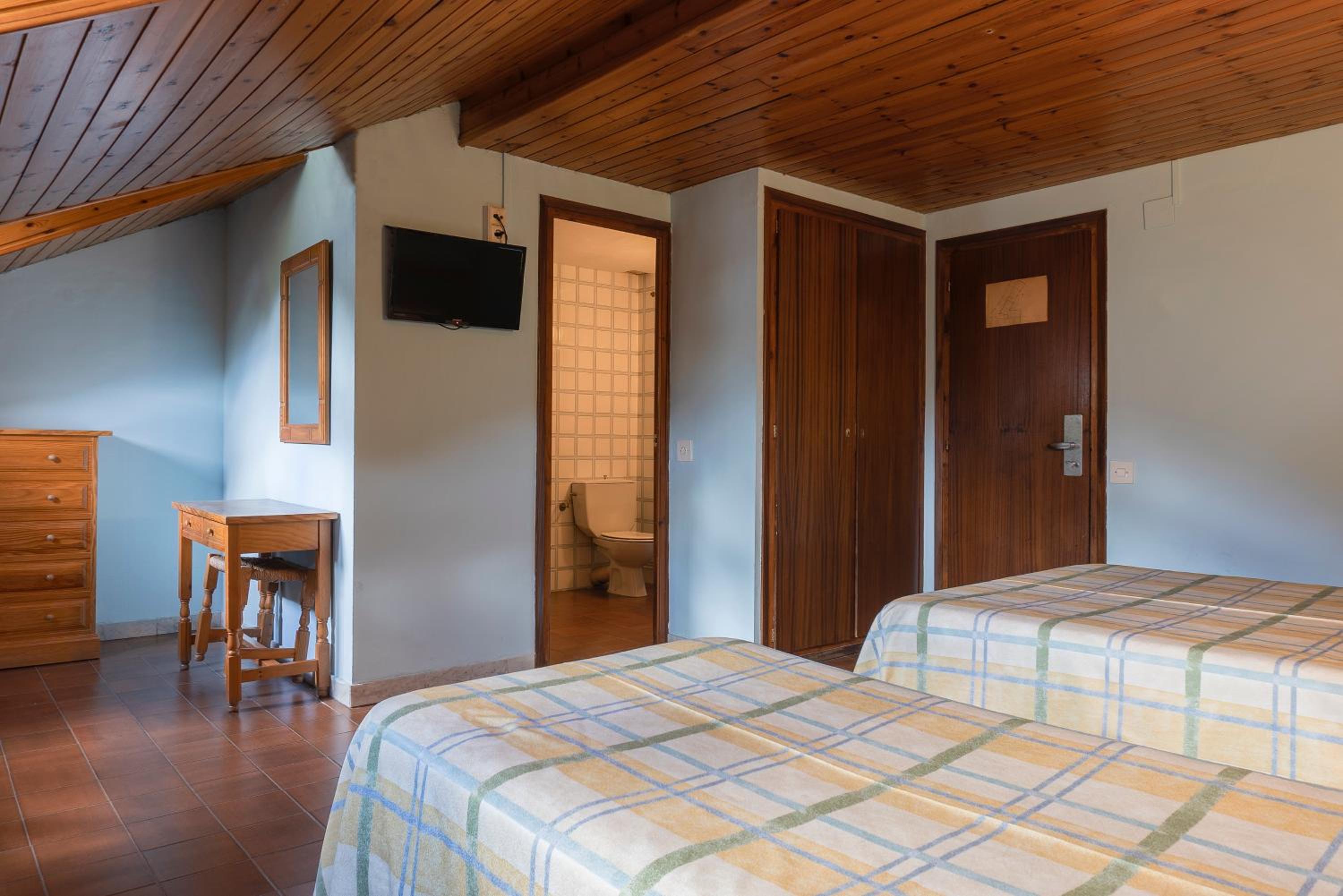 Triple Room (2 Adults + 1 Child) photo 2