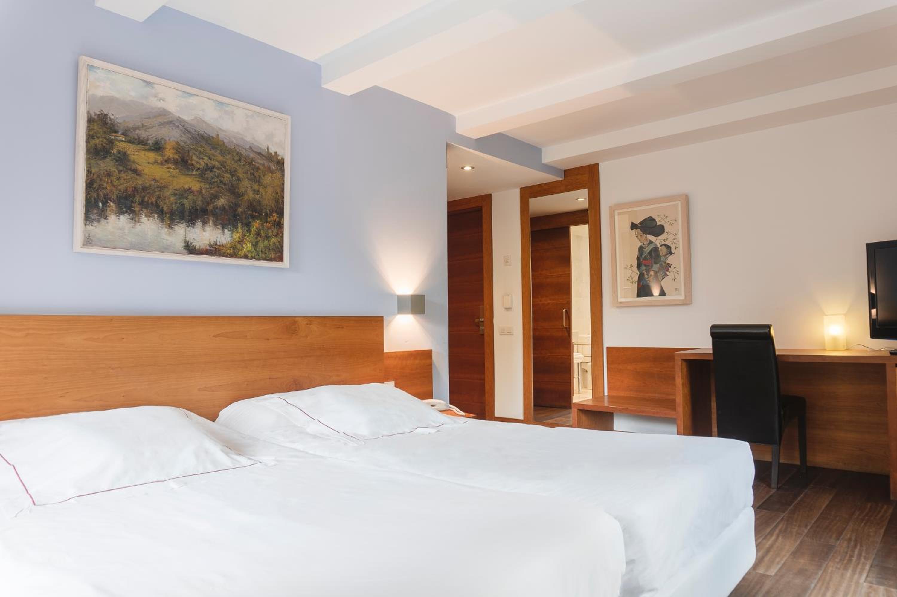 Deluxe King Room photo 3