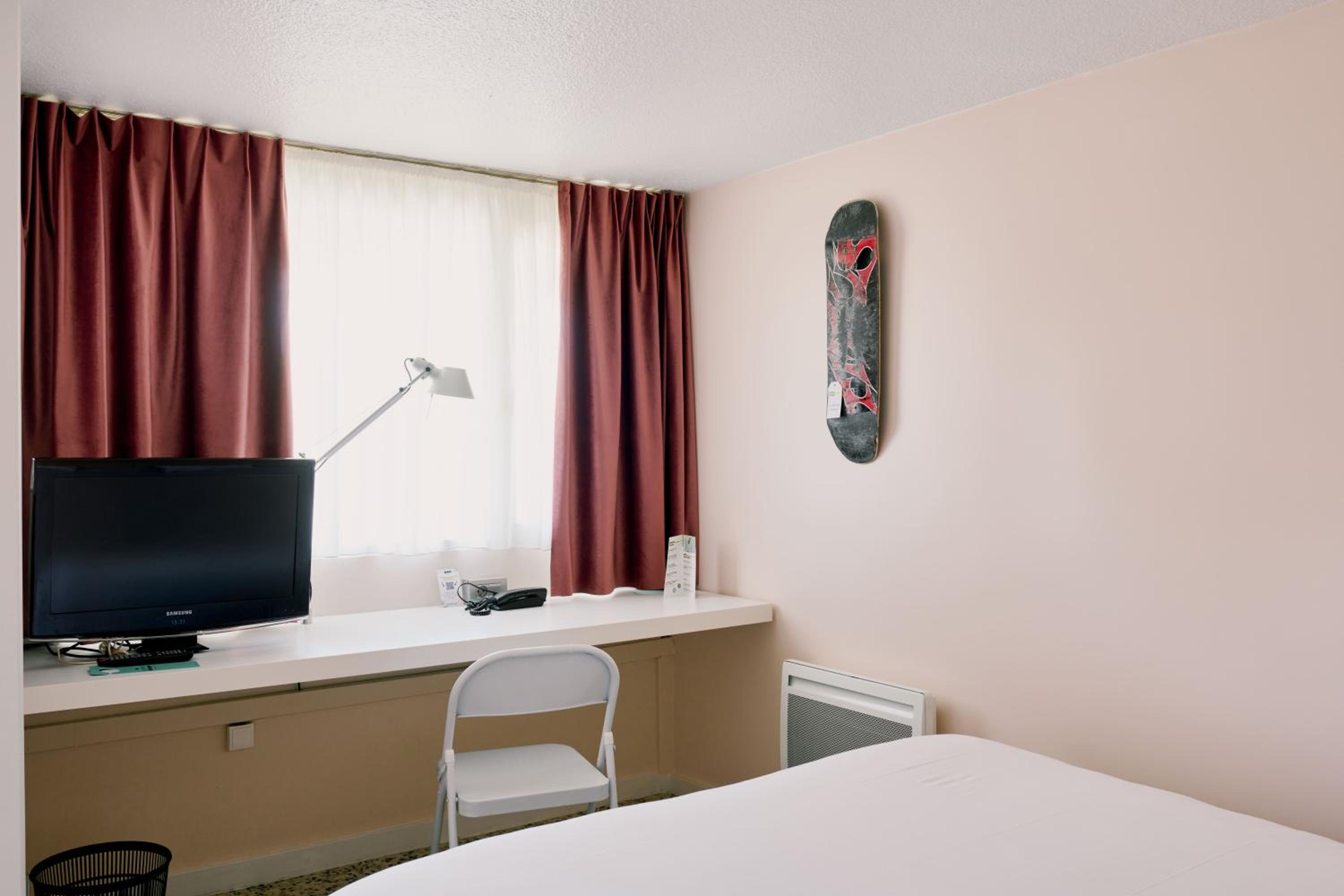 Pop Room with a double bed photo 3