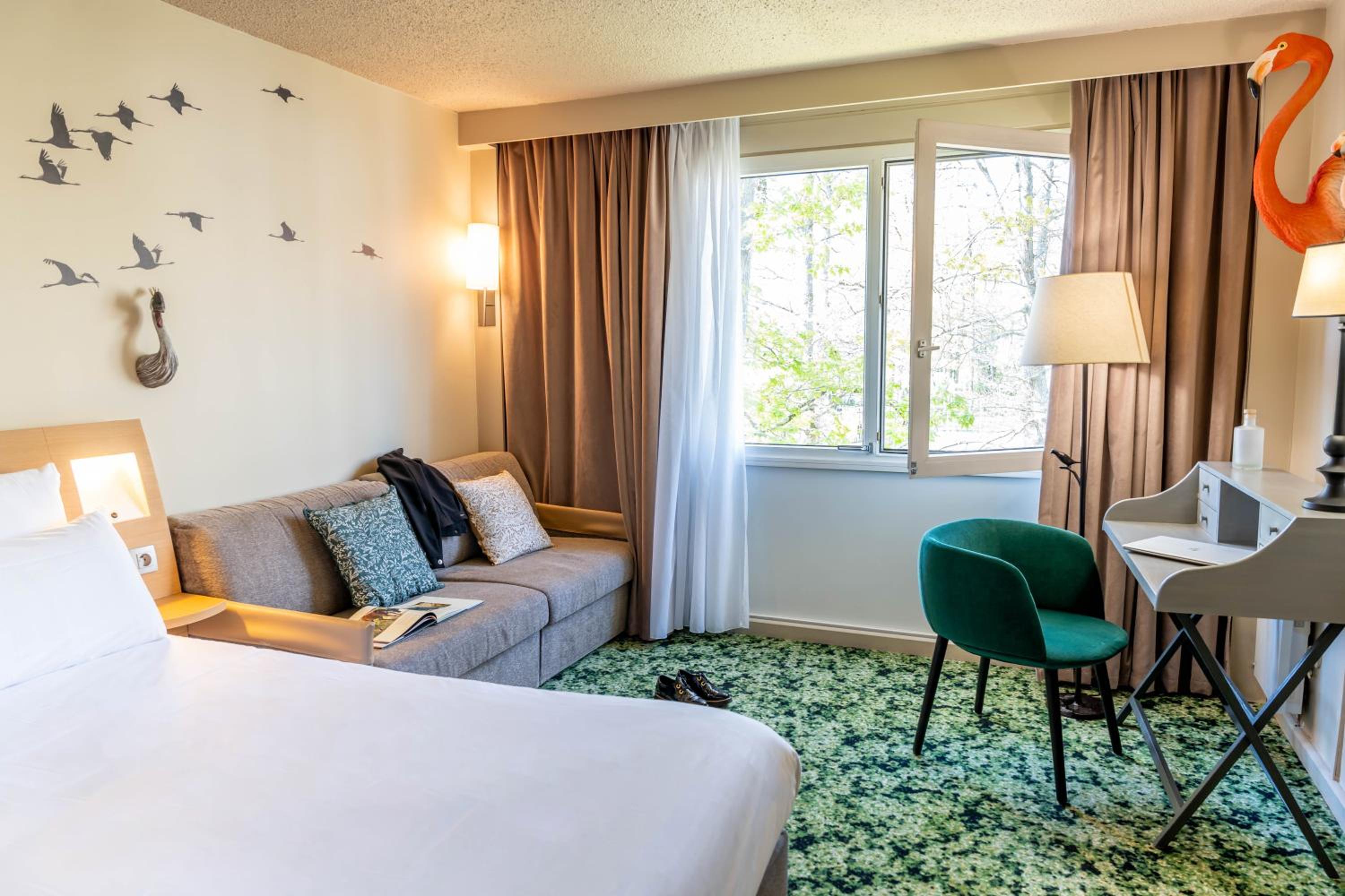 Executive Double Room with Sofa Bed - Photo 9