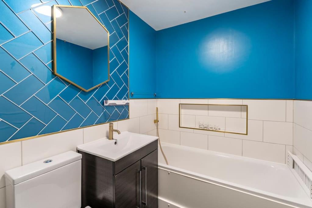 Twin Room with Shared Bathroom photo 3