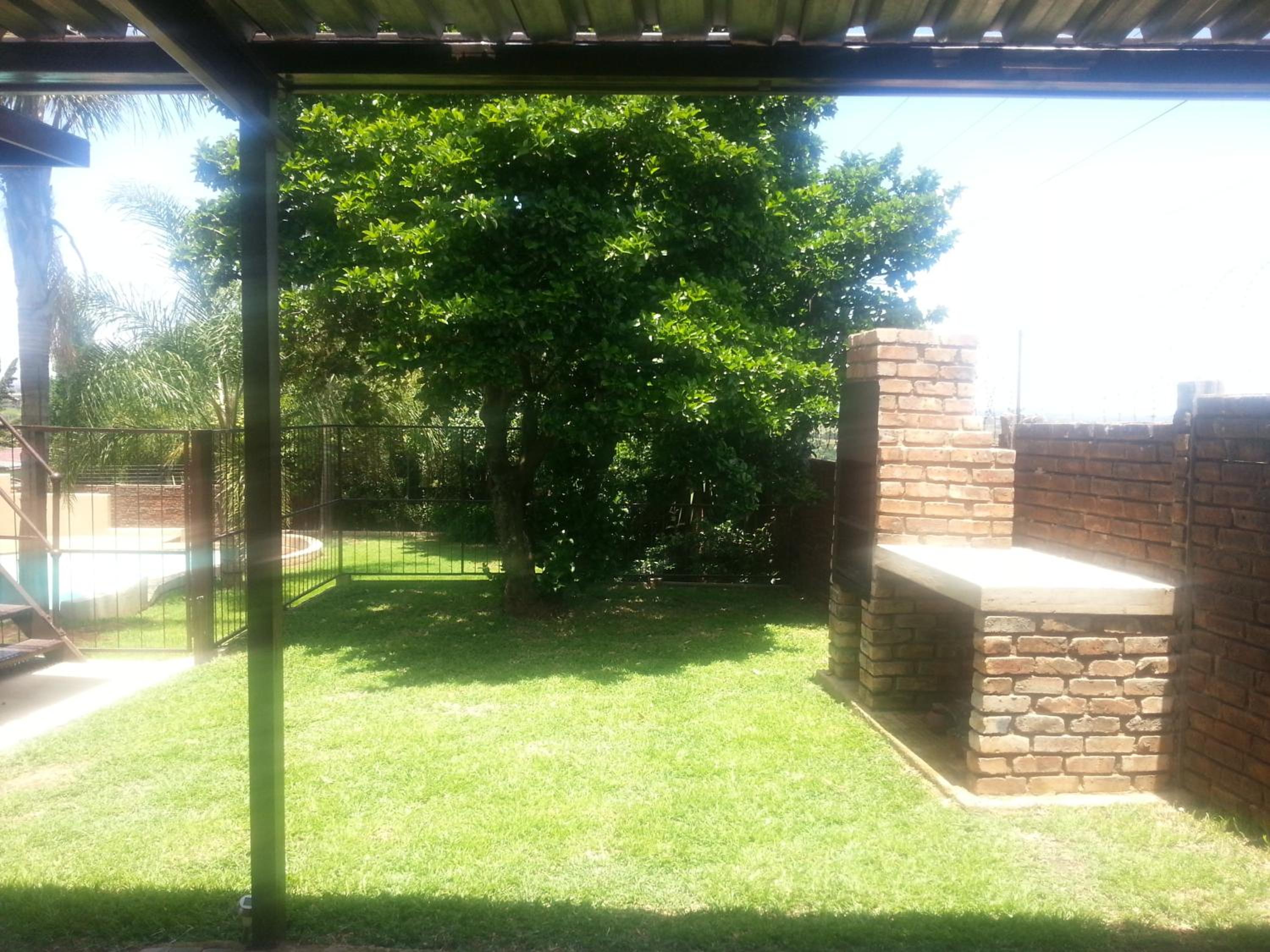 Apartment with Balcony photo 2