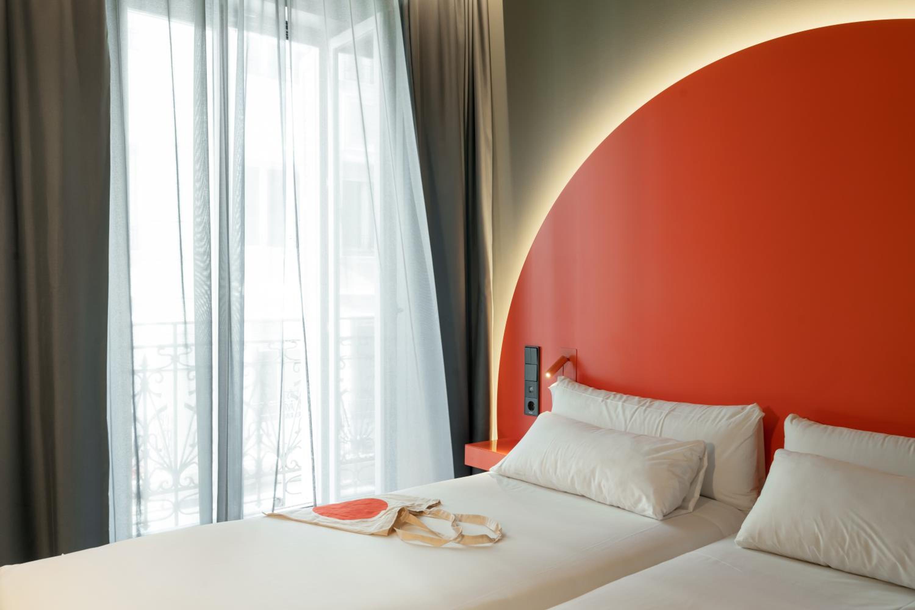 Deluxe Double or Twin Room photo 3