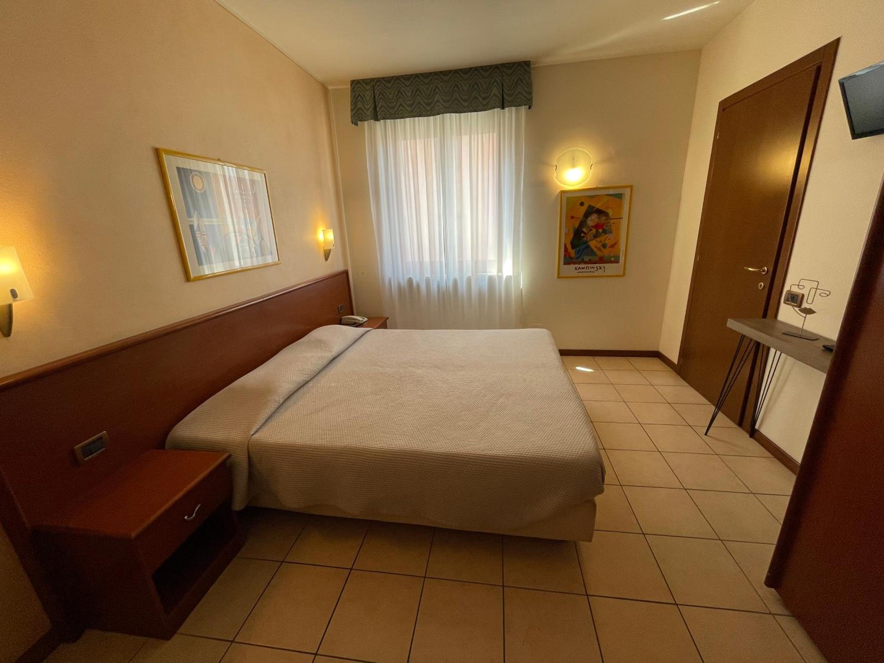 Economy Double Room - Photo 5