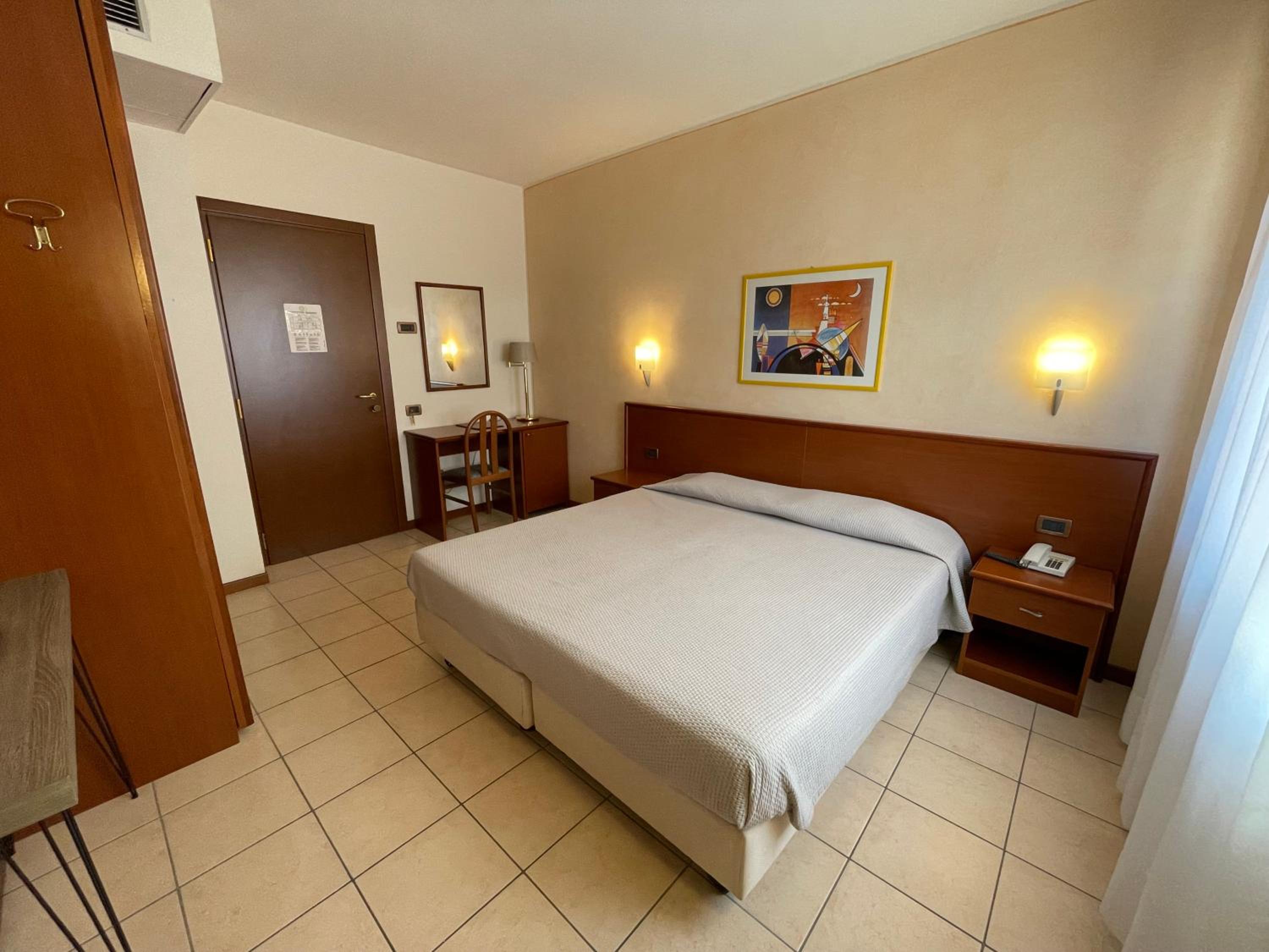 Economy Double Room - Photo 2