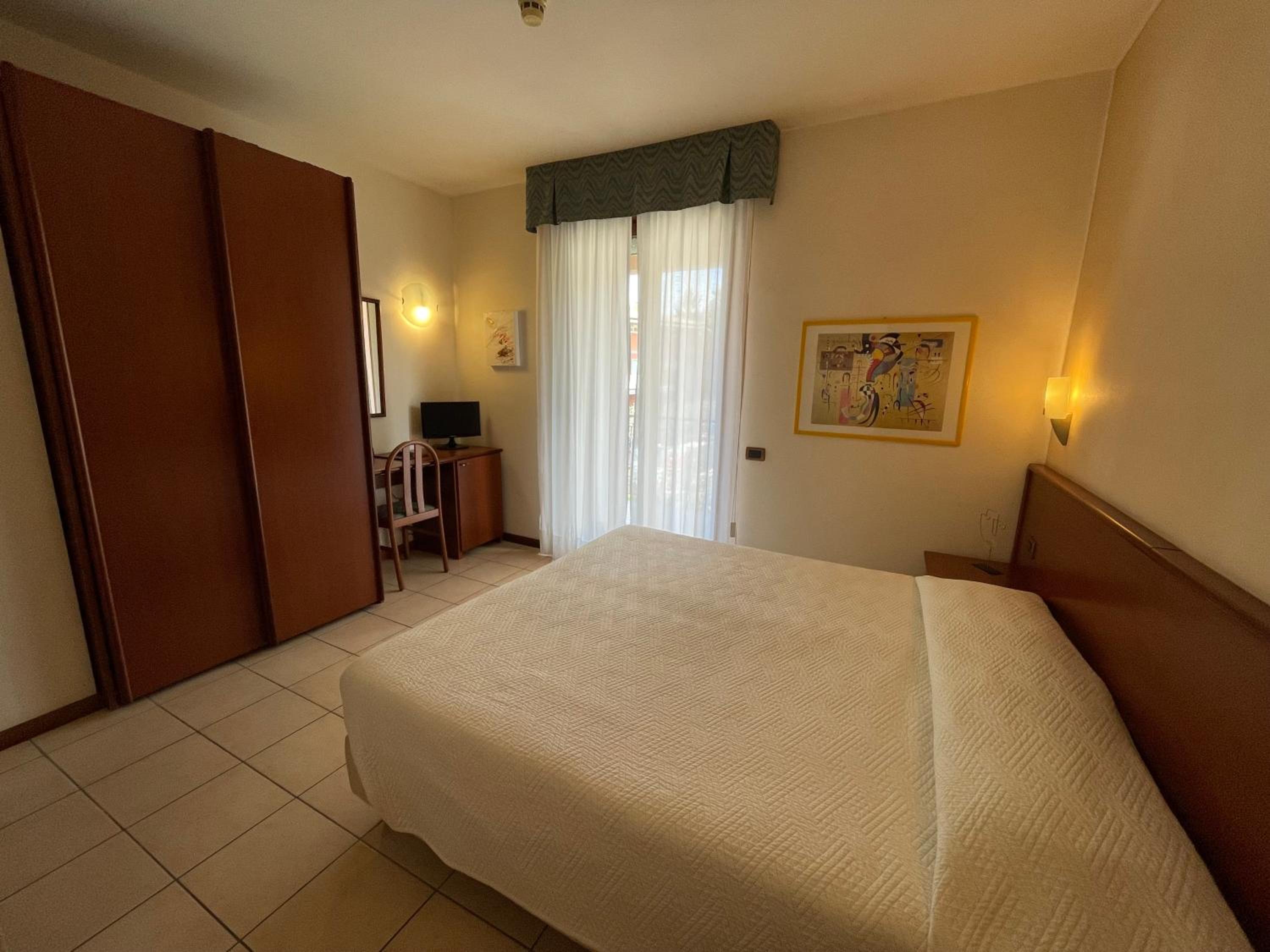 Double or Twin Room with Balcony - Photo 1