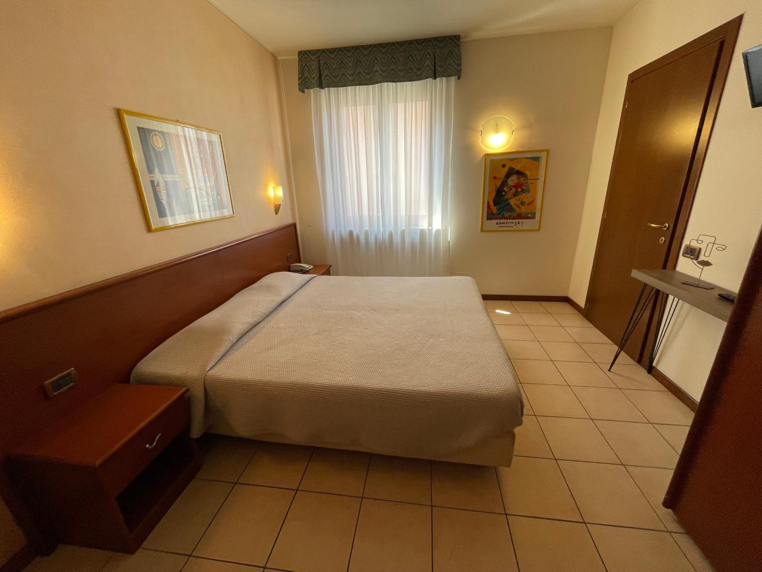 Economy Double Room - Photo 6