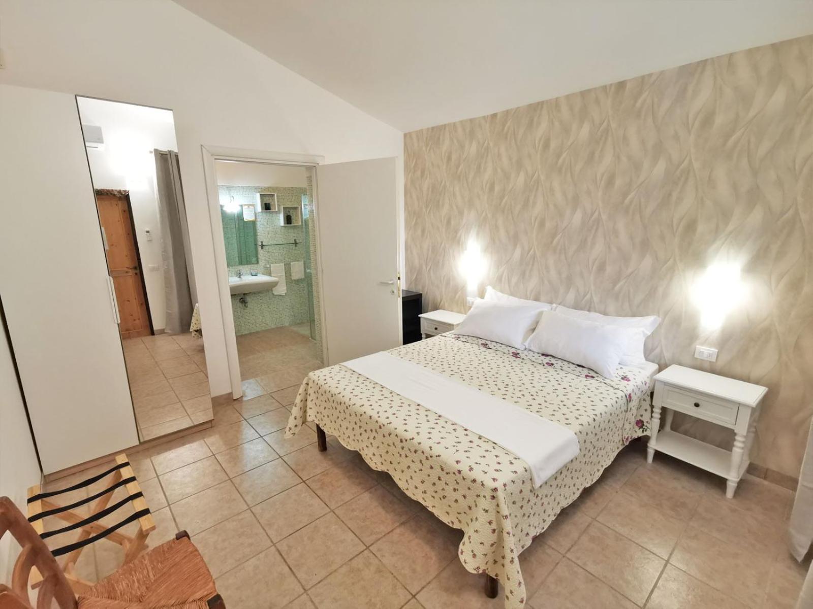 Deluxe Double Room with Extra Bed - Photo 1