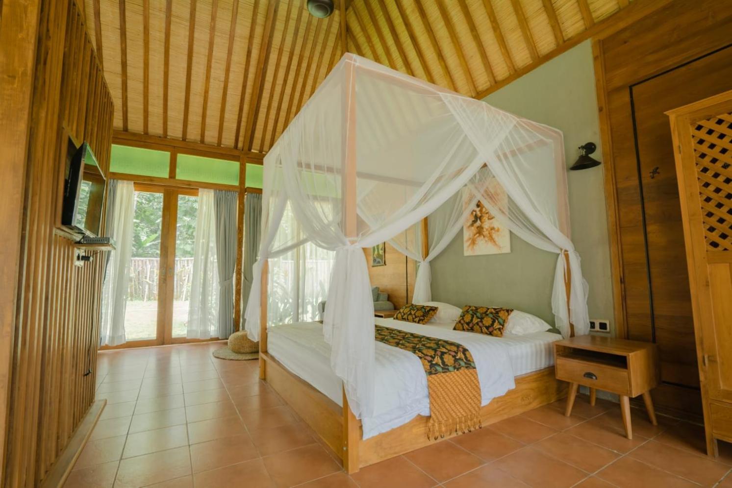 Deluxe Room (2 Adults + 1 Child)