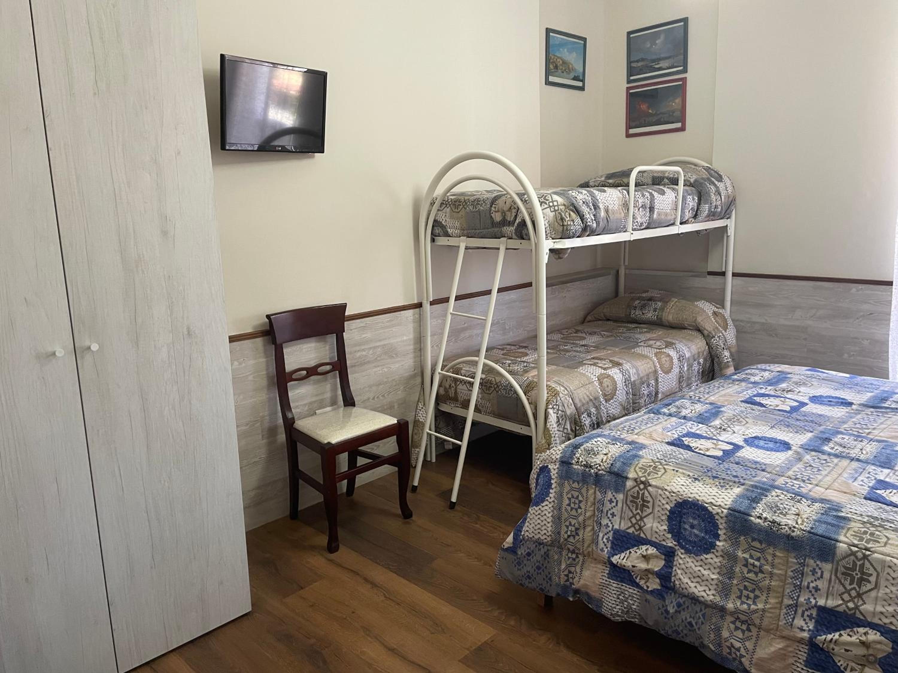 Deluxe Quadruple Room - Photo 1