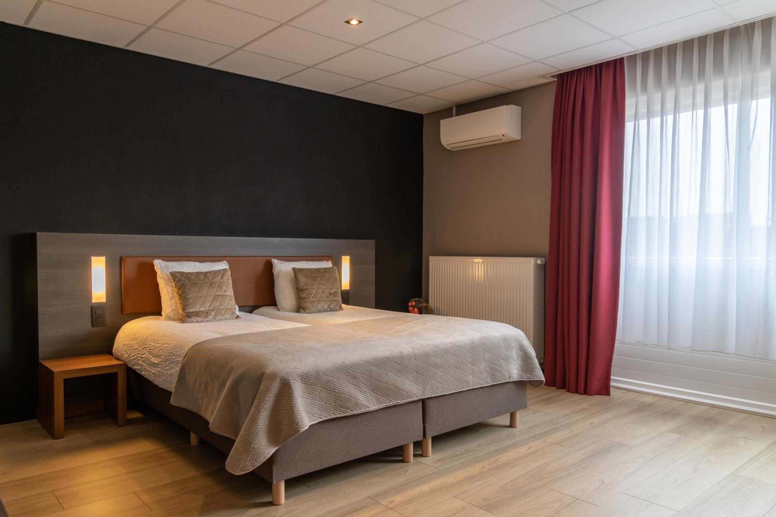 Large Twin Room