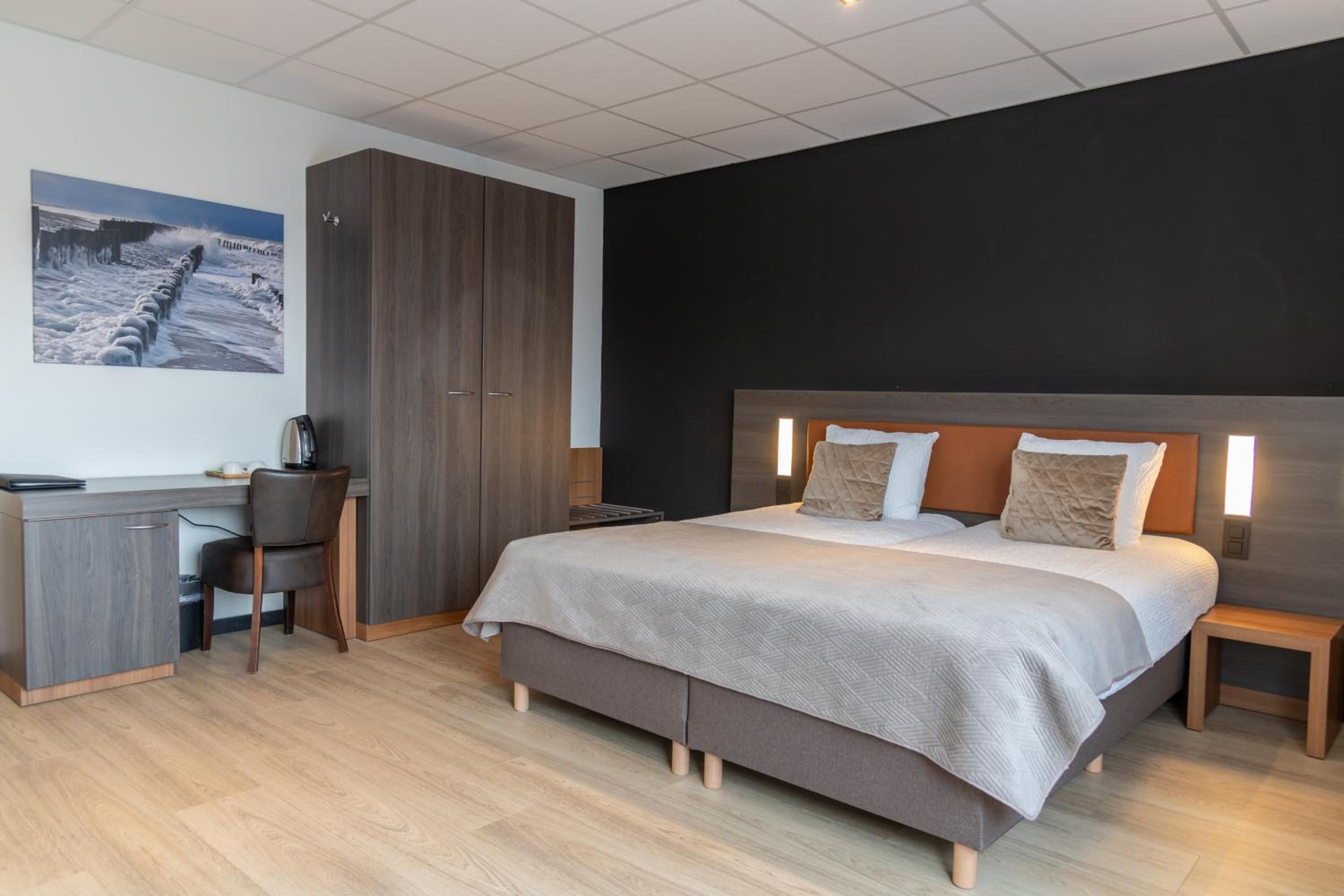 Large Twin Room photo 2