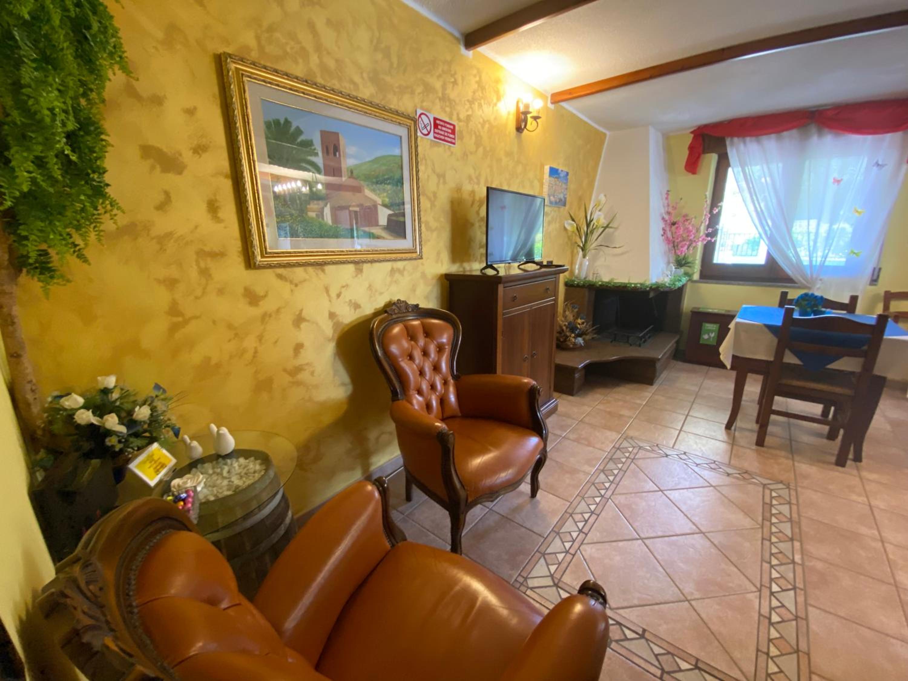 Double Room - Photo 9