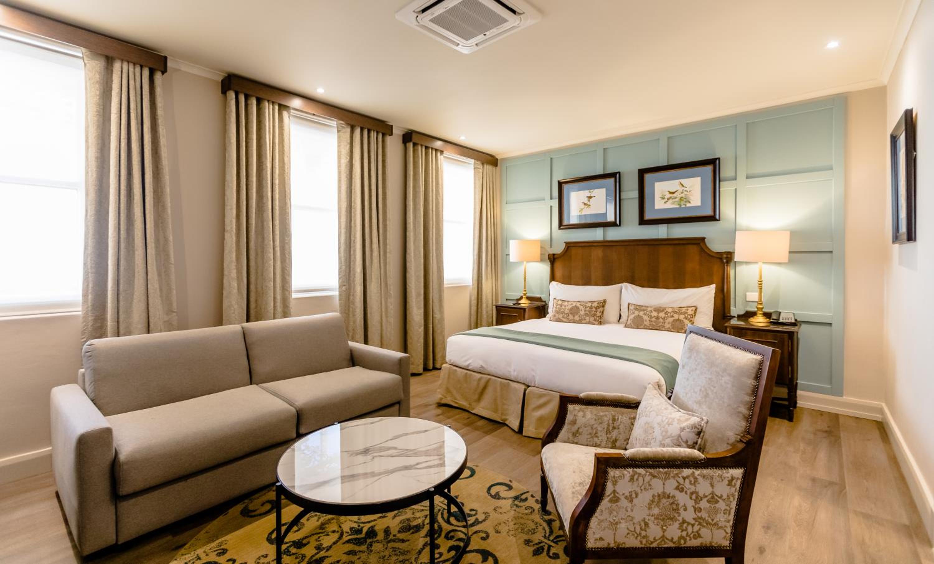 Deluxe King Room photo 1