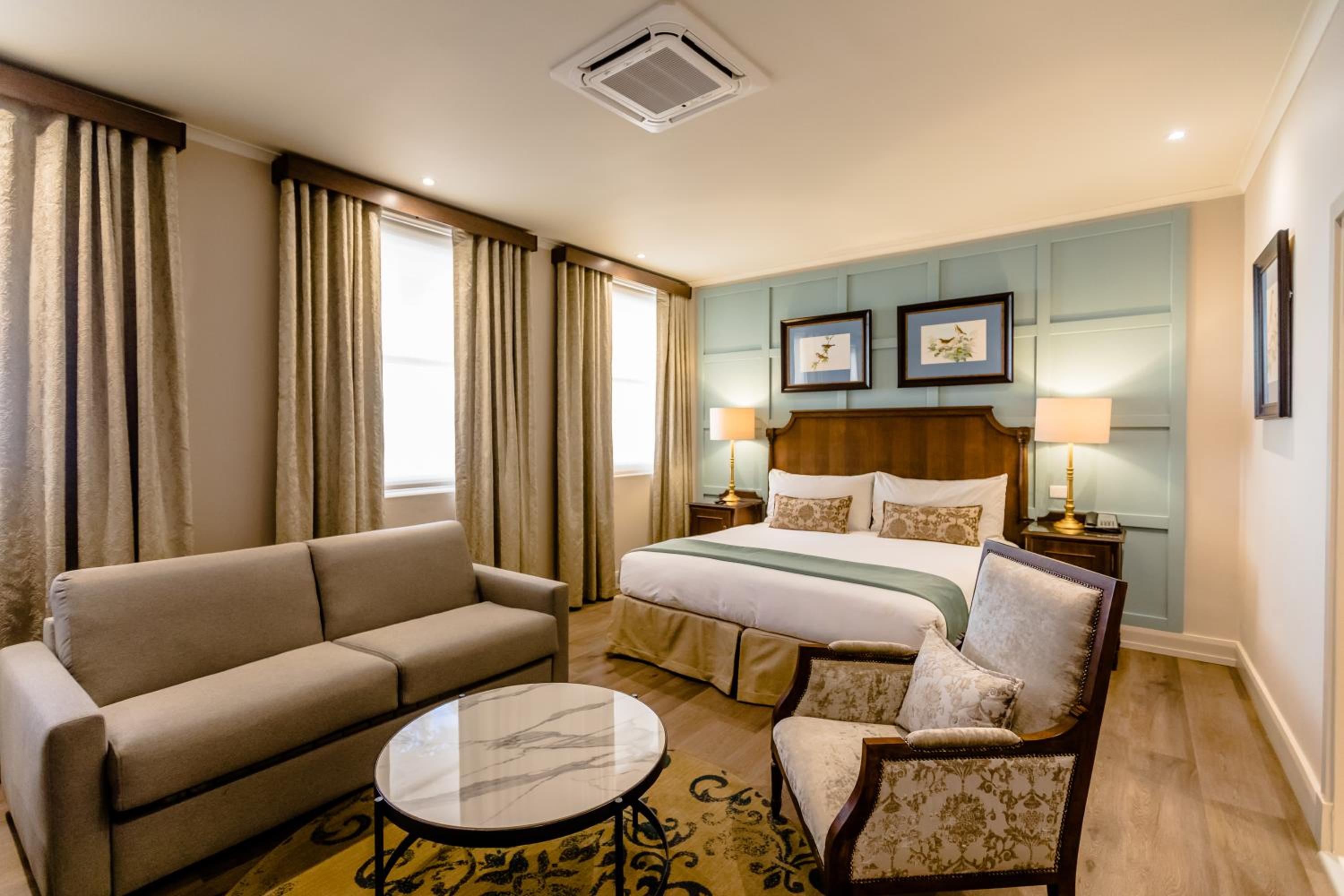 Deluxe King Room photo 2