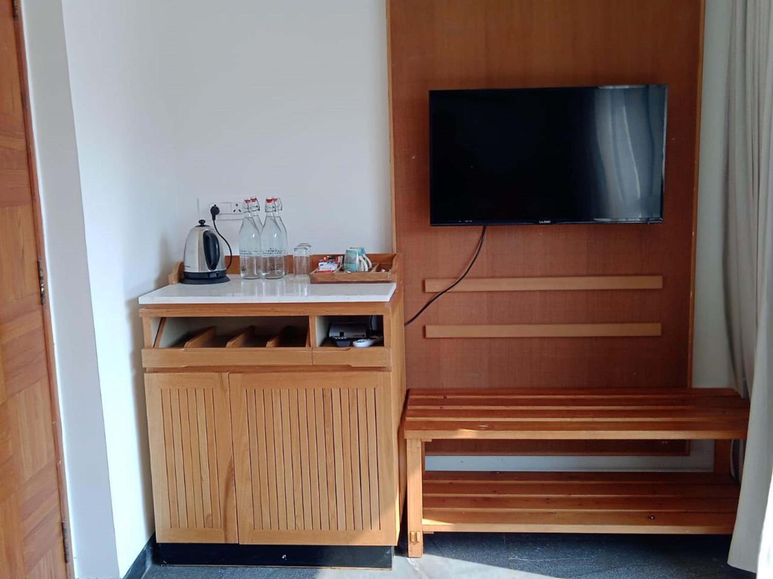 Loft Room with Balcony - 15% Food & Soft Beverages discount on A-la-carte - Happy Hours 2 + 1 on House Brand Liquor between 11 AM to 5 PM (till 30th Sep) - Photo 4