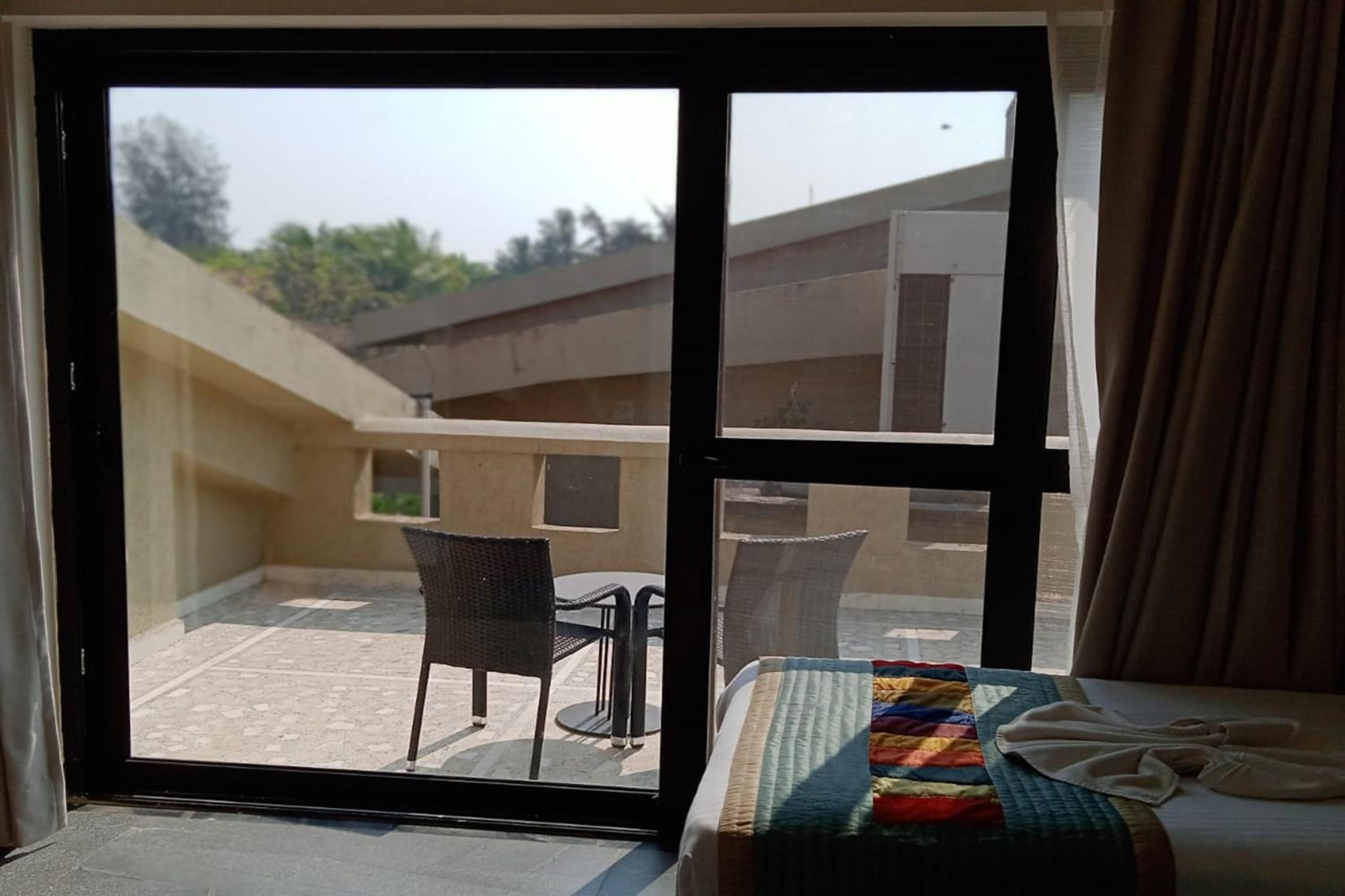 Loft Room with Balcony - 15% Food & Soft Beverages discount on A-la-carte - Happy Hours 2 + 1 on House Brand Liquor between 11 AM to 5 PM (till 30th Sep) - Photo 3