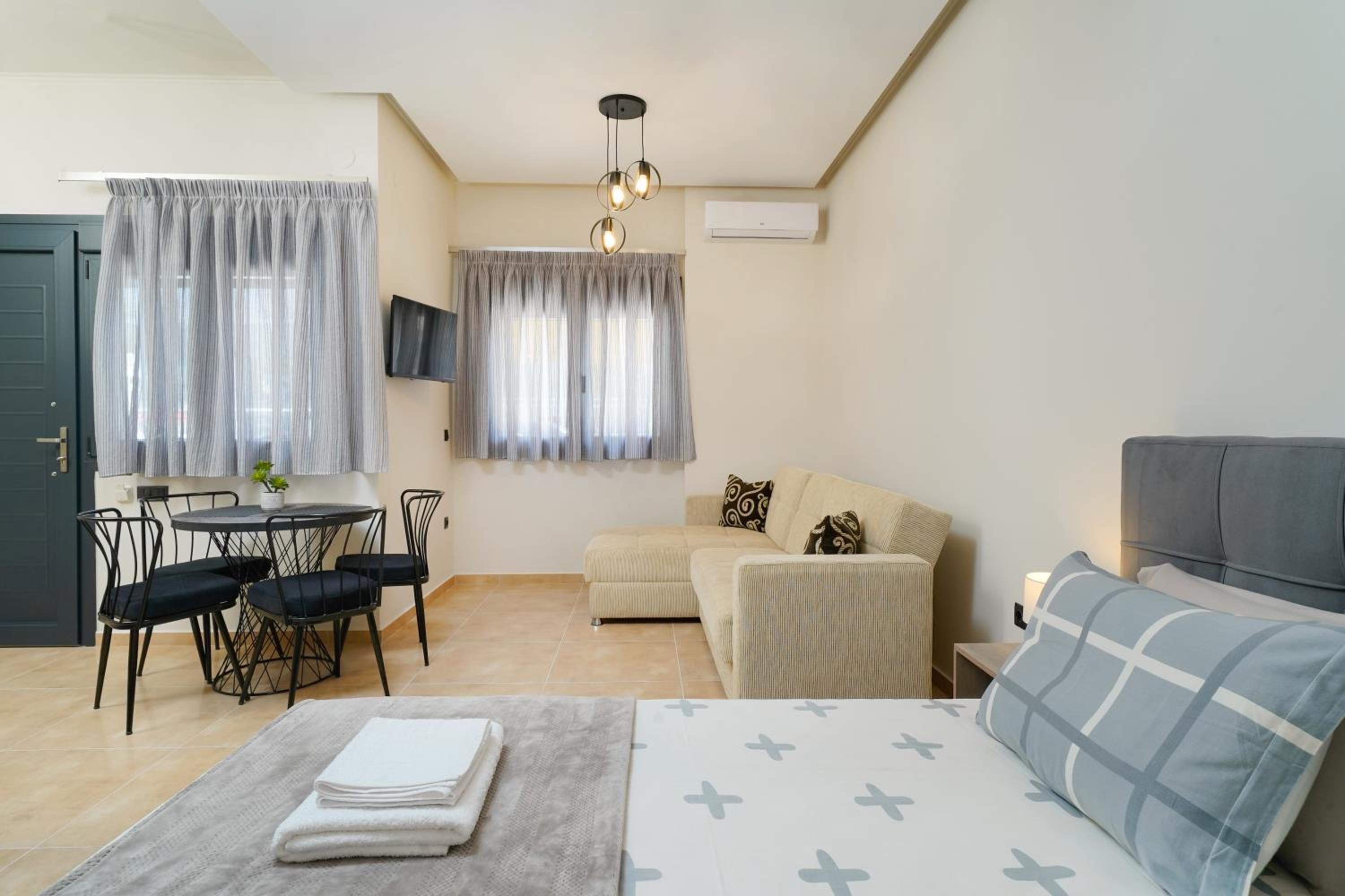 Apartment with Balcony photo 3