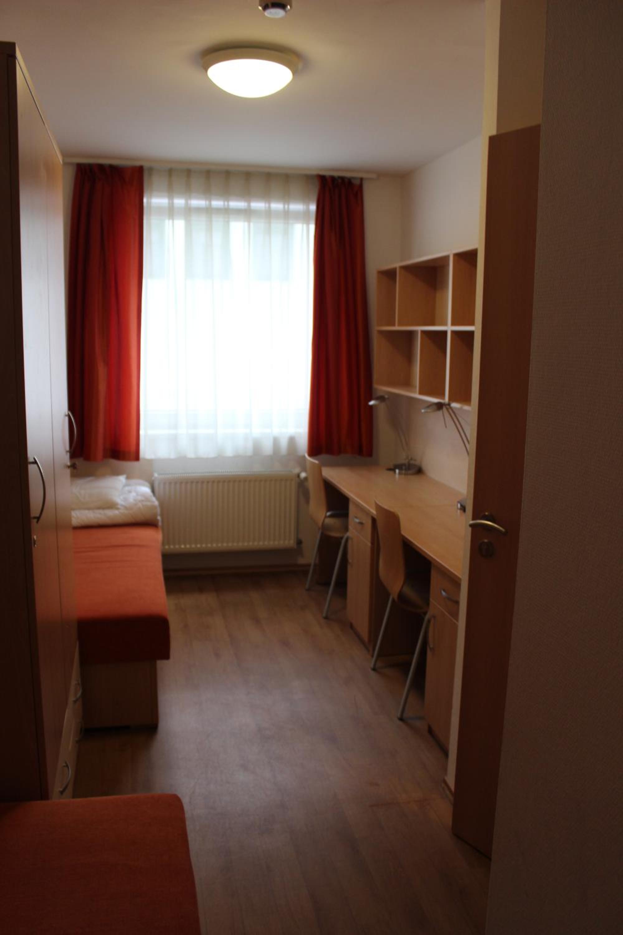 Twin Room with Shared Bathroom photo 1