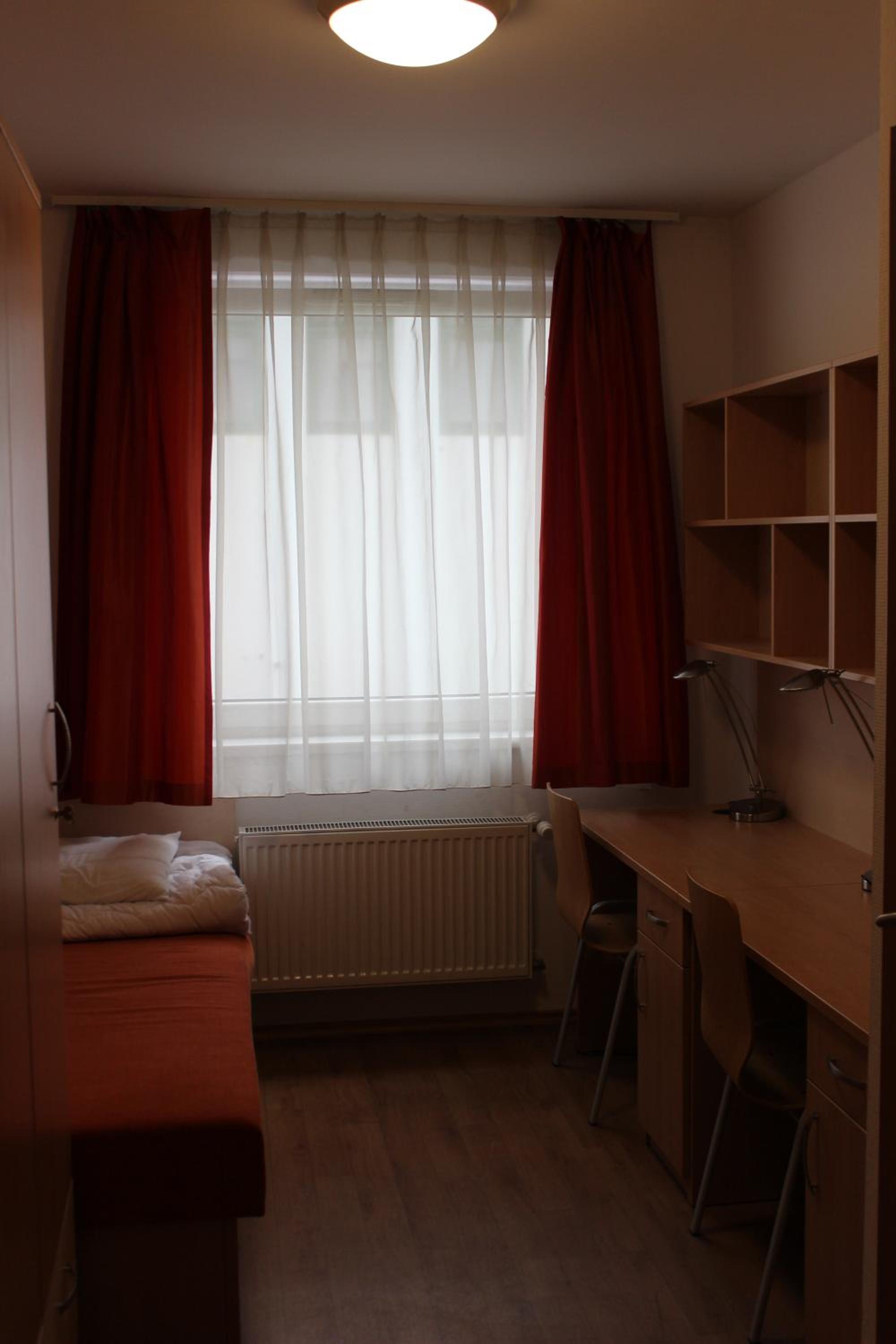 Twin Room with Shared Bathroom photo 2