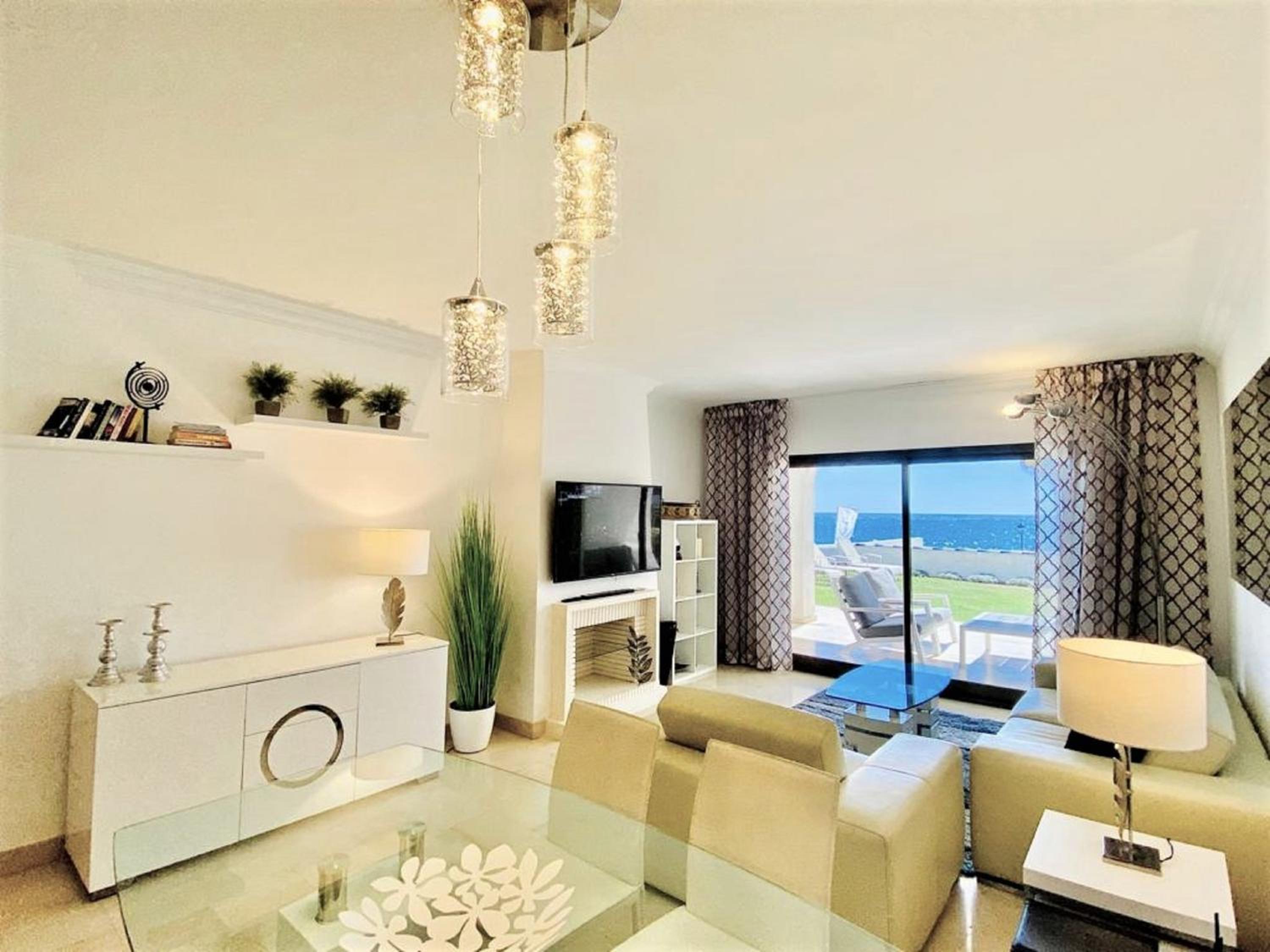 Two-Bedroom Deluxe Apartment with Spa Bath - Photo 7