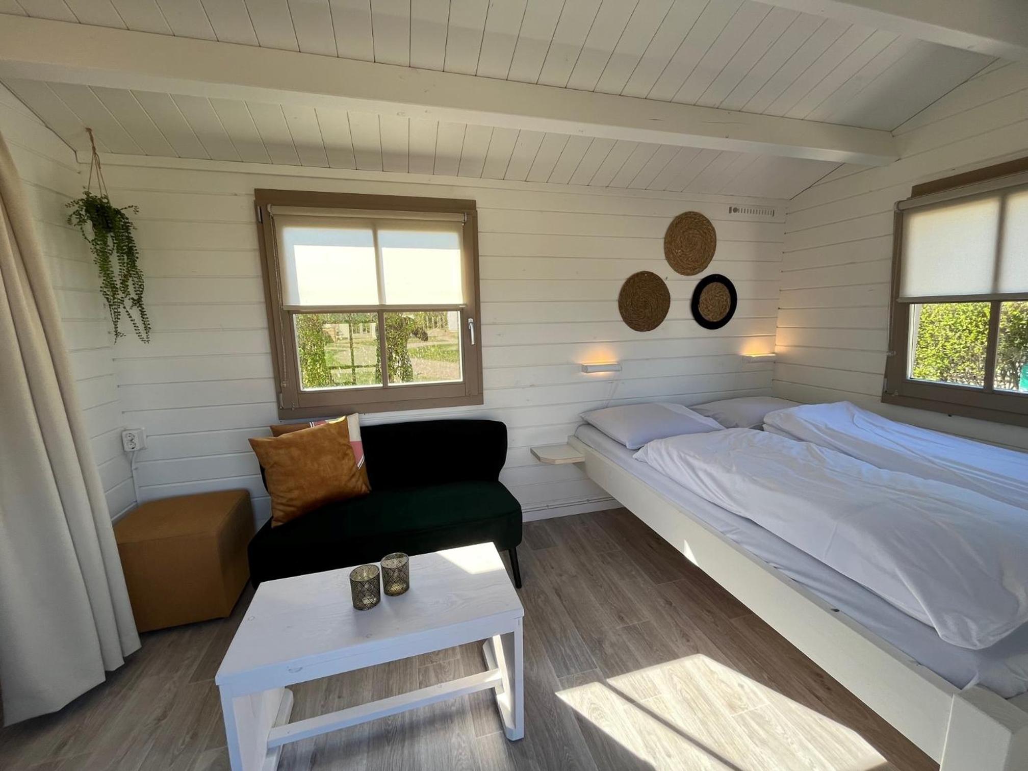 Camping chalet de Zeearend (without bathroom)