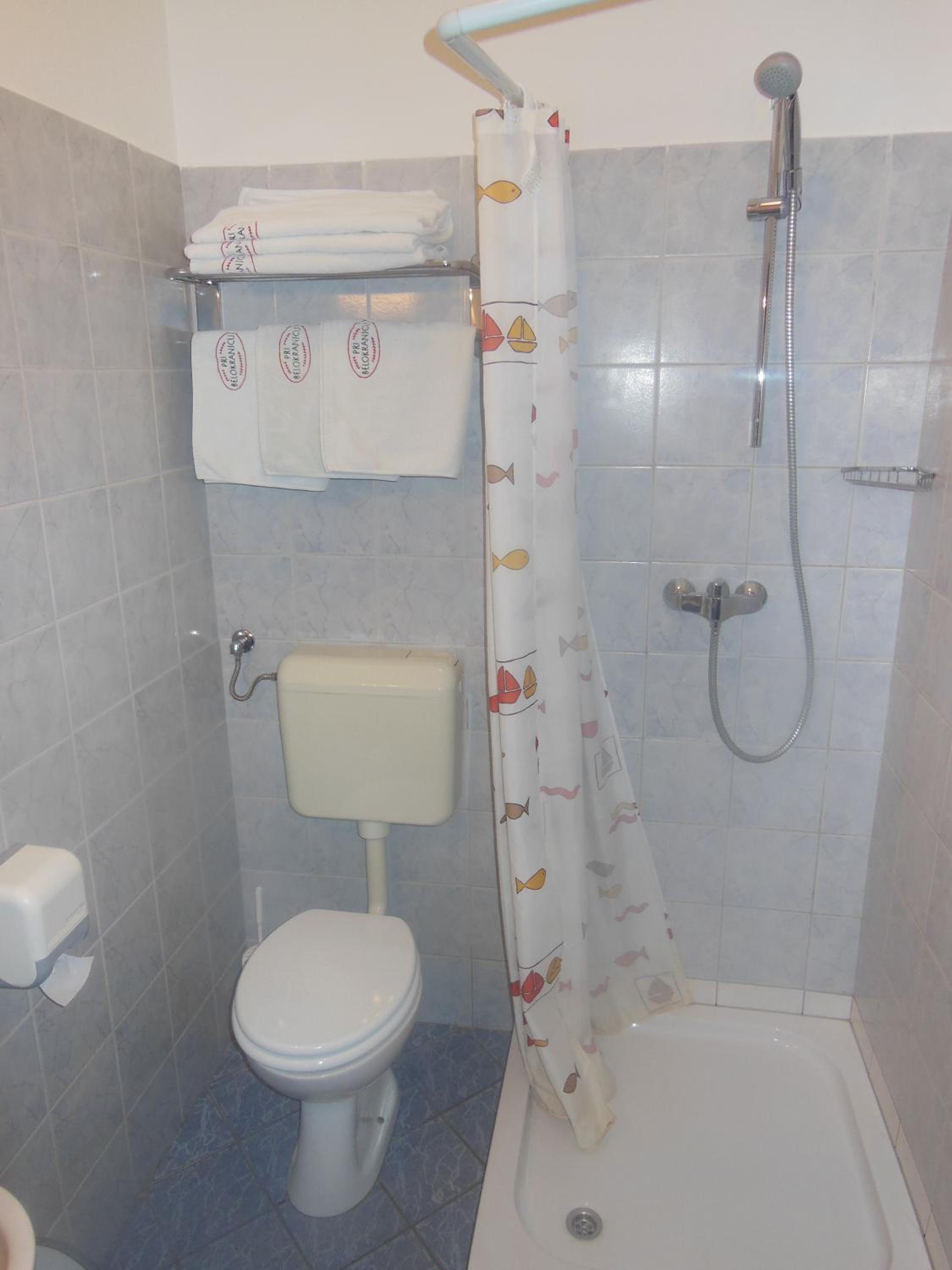 Triple Room with Bathroom - Photo 11