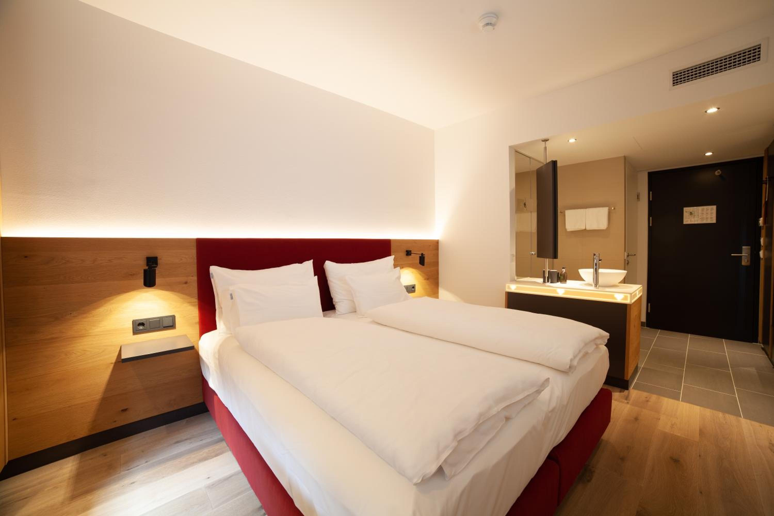 Classic Double Room - Non-Smoking photo 2
