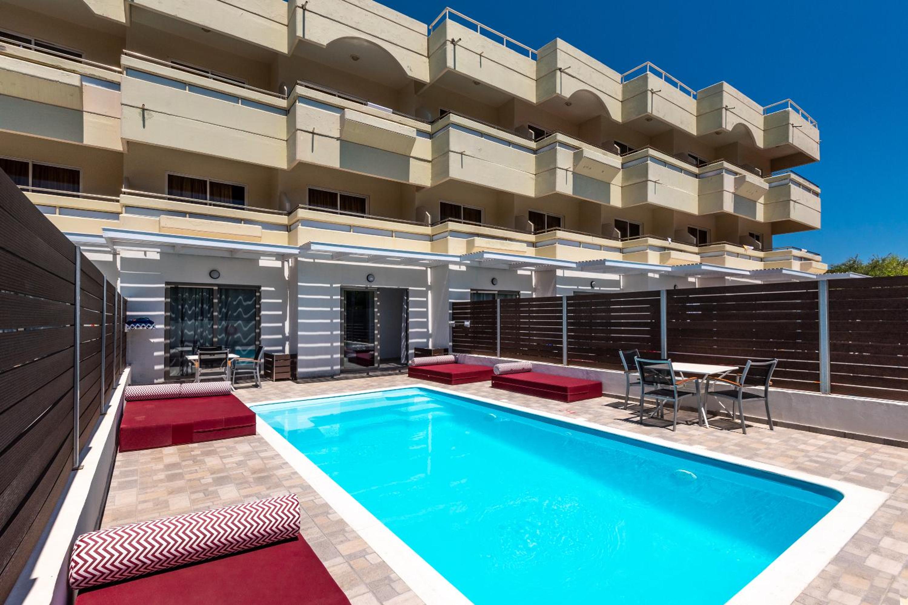 Family Room with Sharing Pool (2 adults + 3 children) photo 2