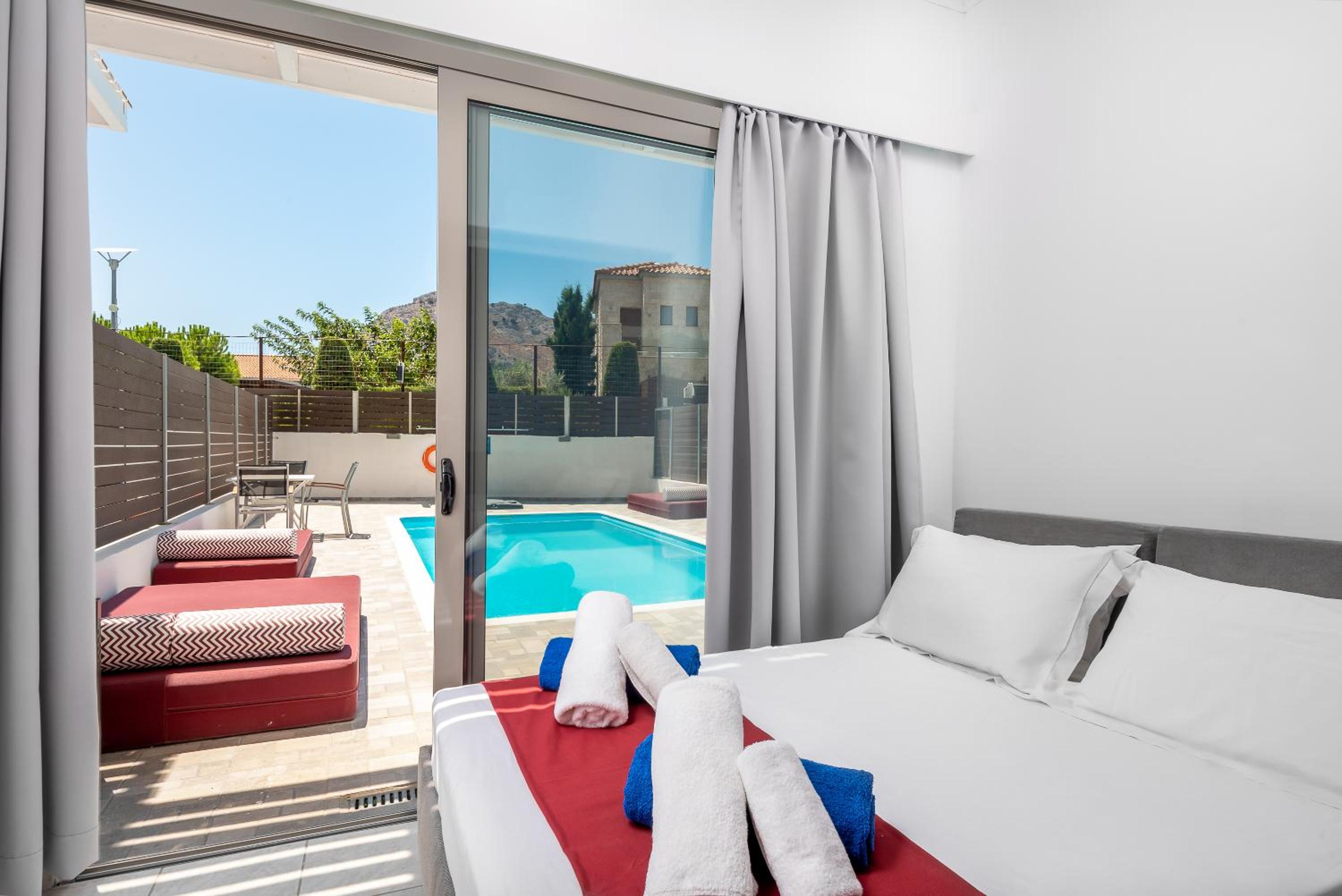 Family Room with Sharing Pool (2 adults + 3 children) photo 3