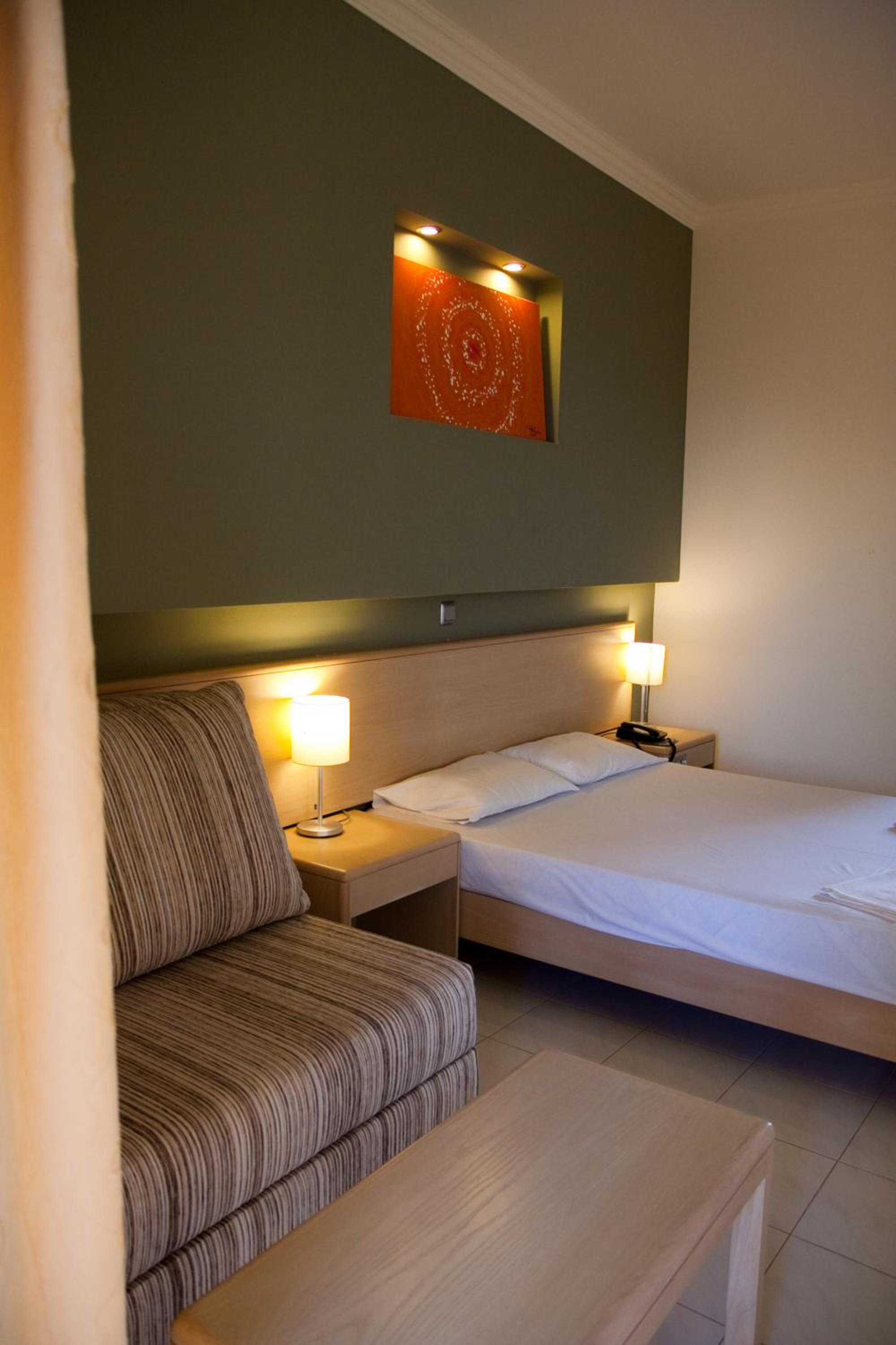 Quadruple Room (2 Adults + 2 Children) photo 3
