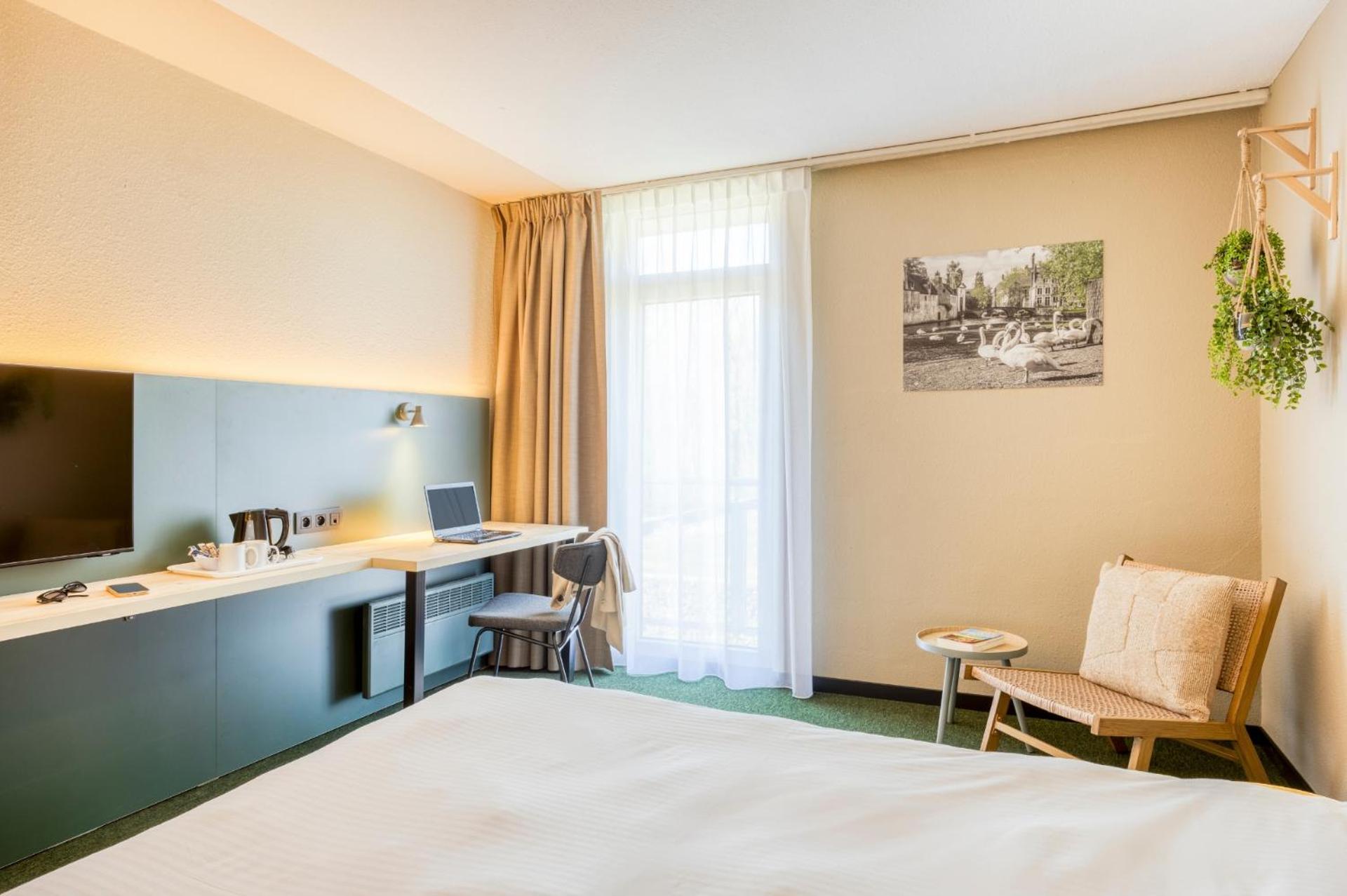Deluxe Room - Photo 10