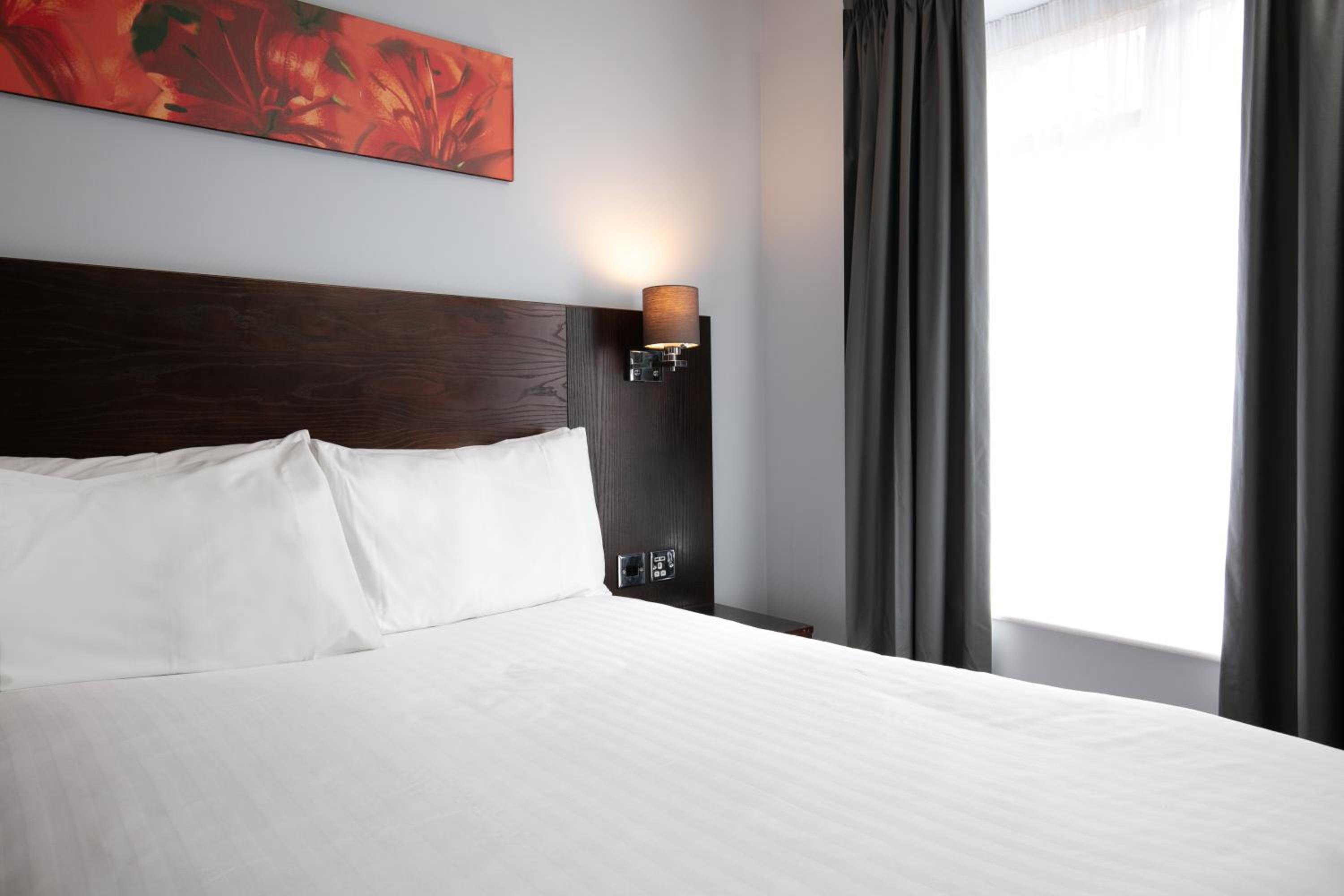 Standard Double Room - Non-Smoking - Photo 7